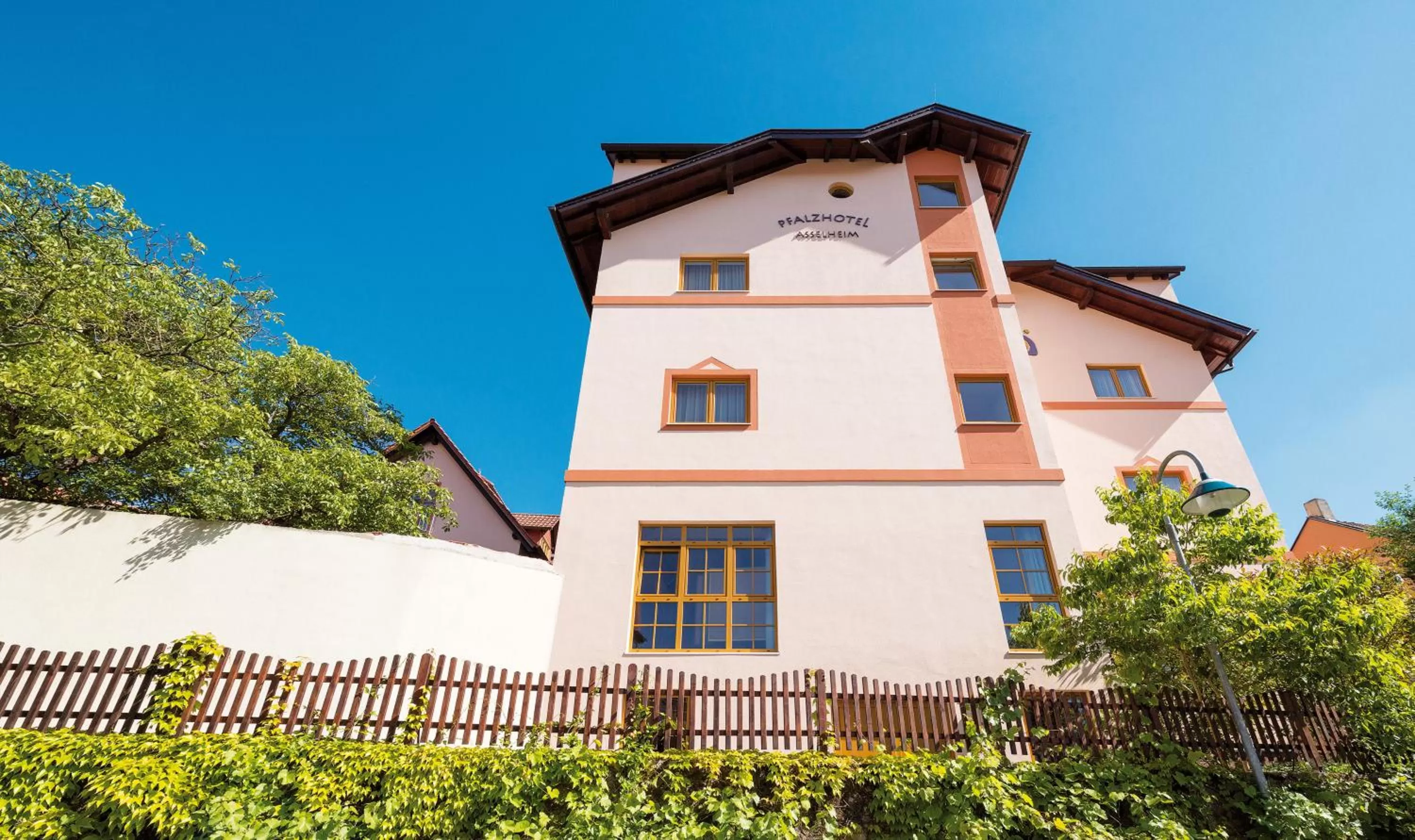 Property building in Pfalzhotel Asselheim