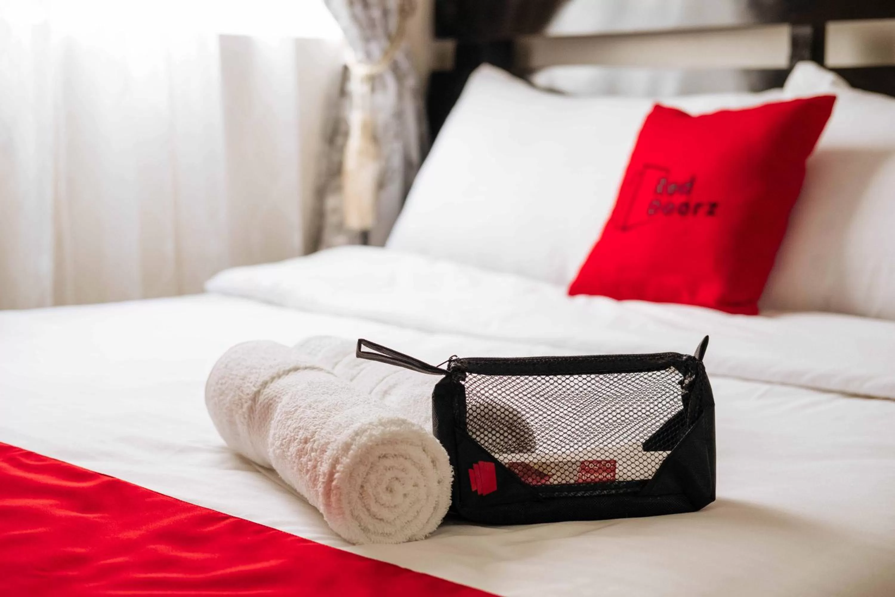 Bed in RedDoorz @ Ledesco Avenue Lapaz Iloilo