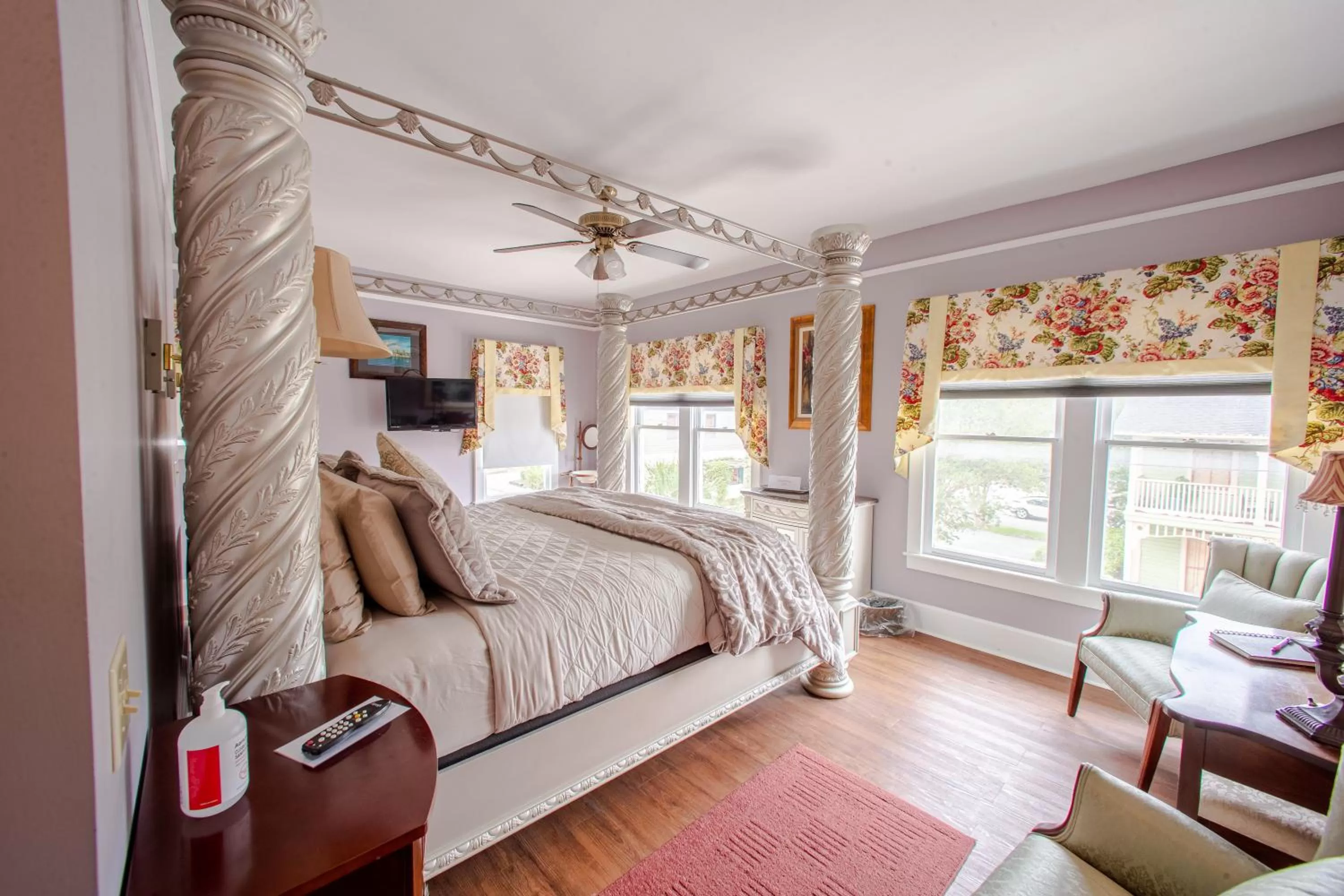 Photo of the whole room, Bed in Carriage Way Centennial House - Adult Only- Saint Augustine