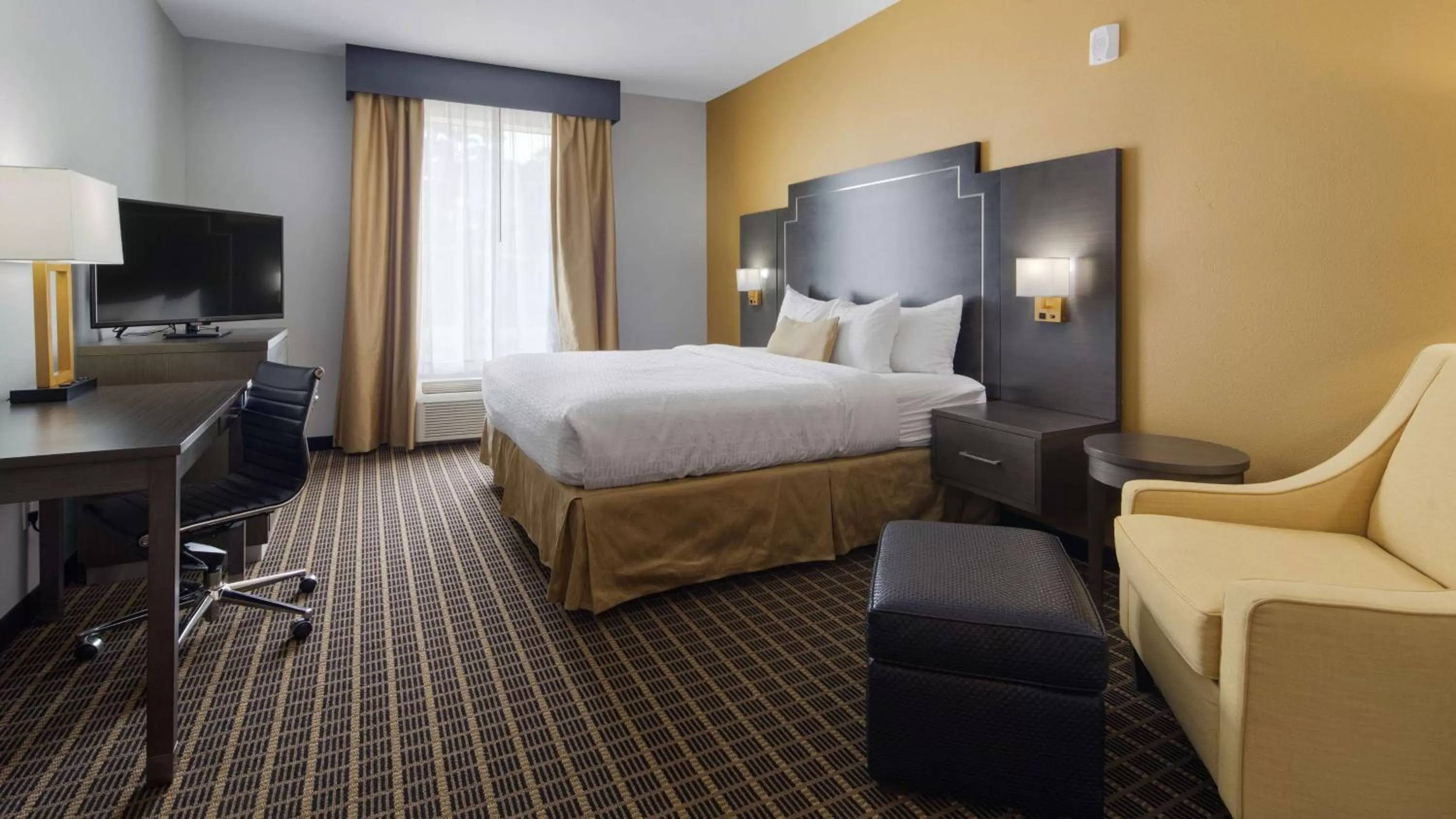 Bedroom, Bed in Best Western Plus Regency Park