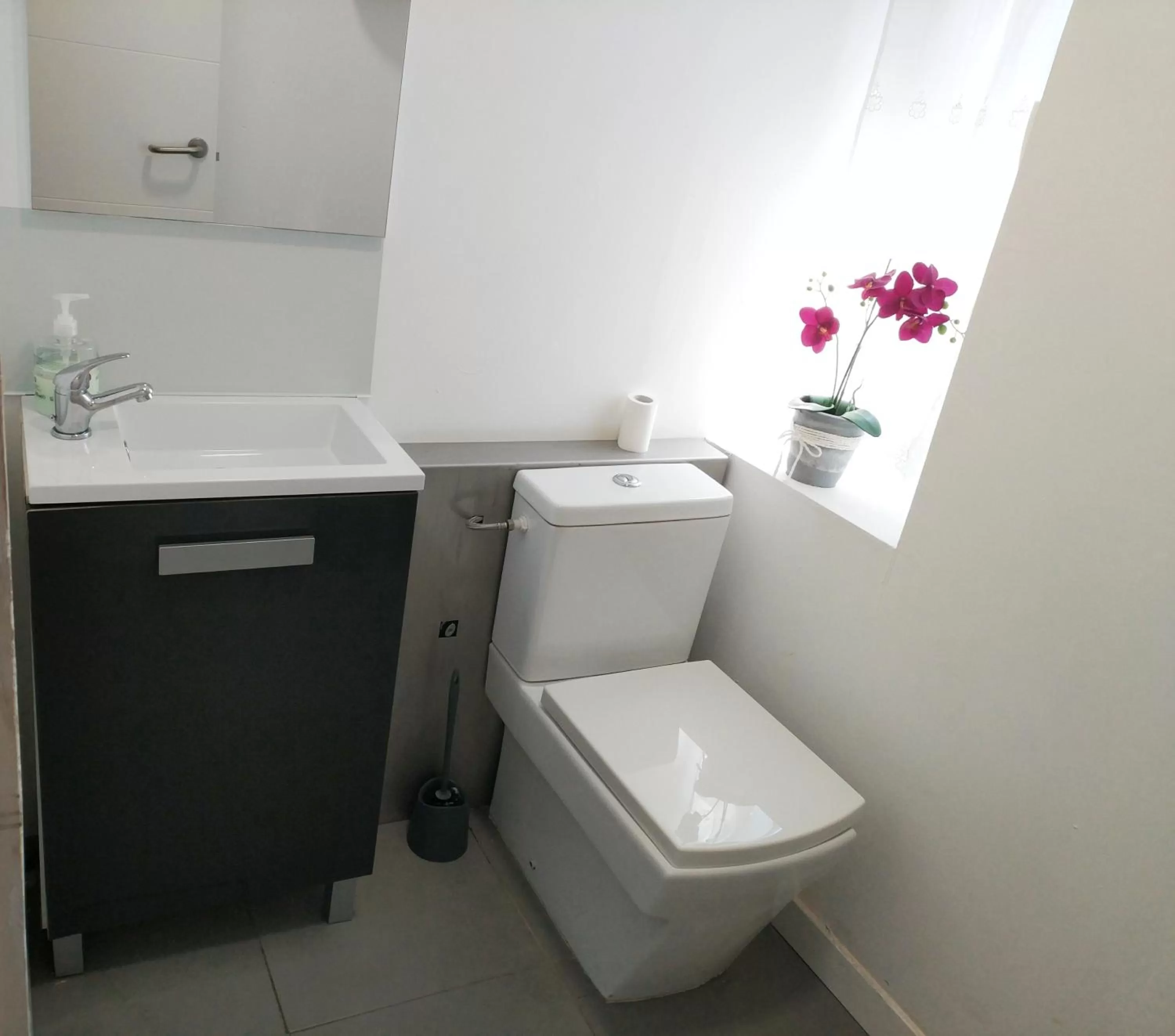 Bathroom in Rin Rooms