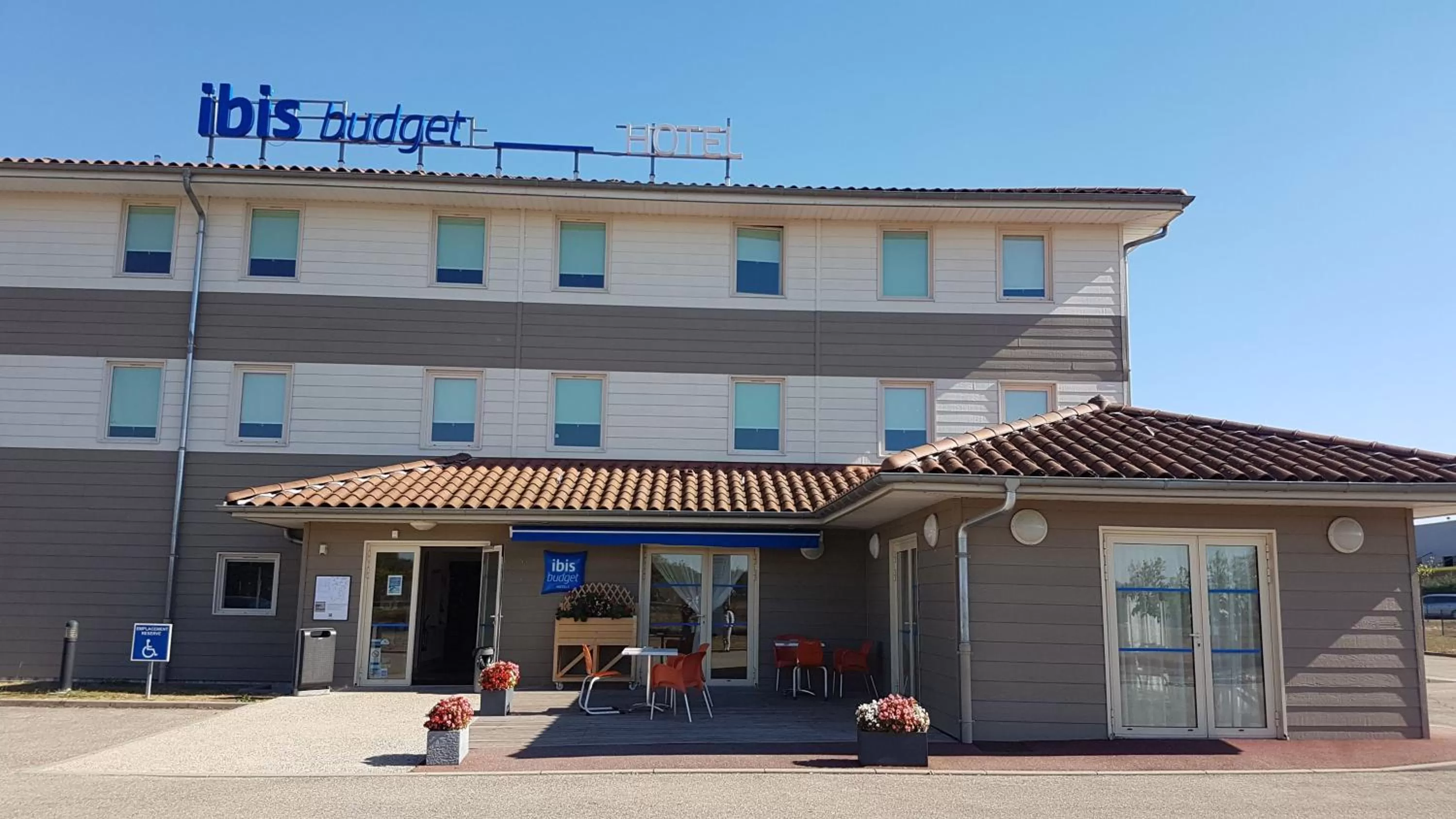 Property building in ibis budget Amberieu en Bugey/Chateau Gaillard A42