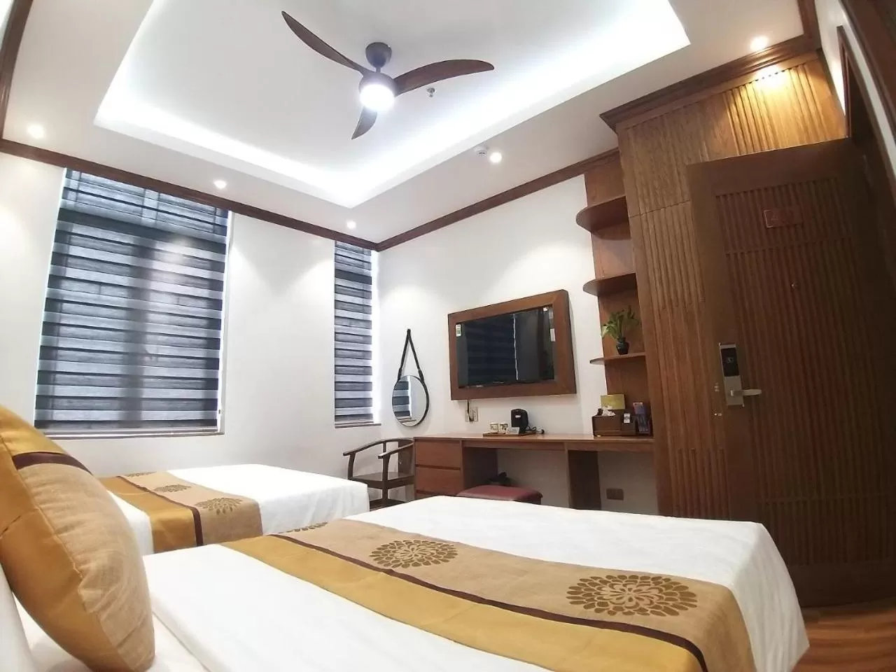 TV and multimedia, Bed in Samatha Hotel Bai Chay, Ha Long