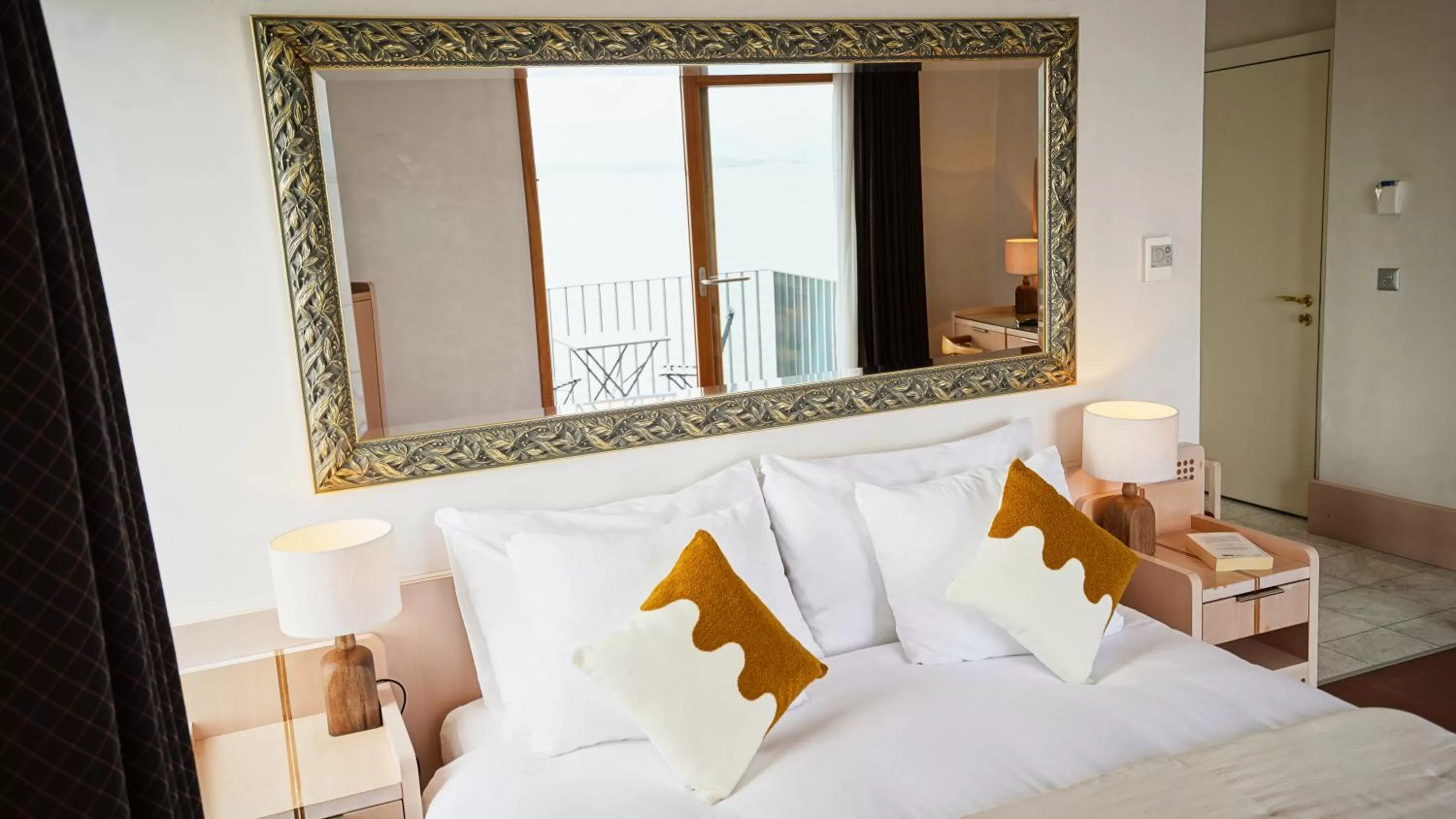 Superior Double Room with Lake View in Hôtel Real Nyon by HappyCulture
