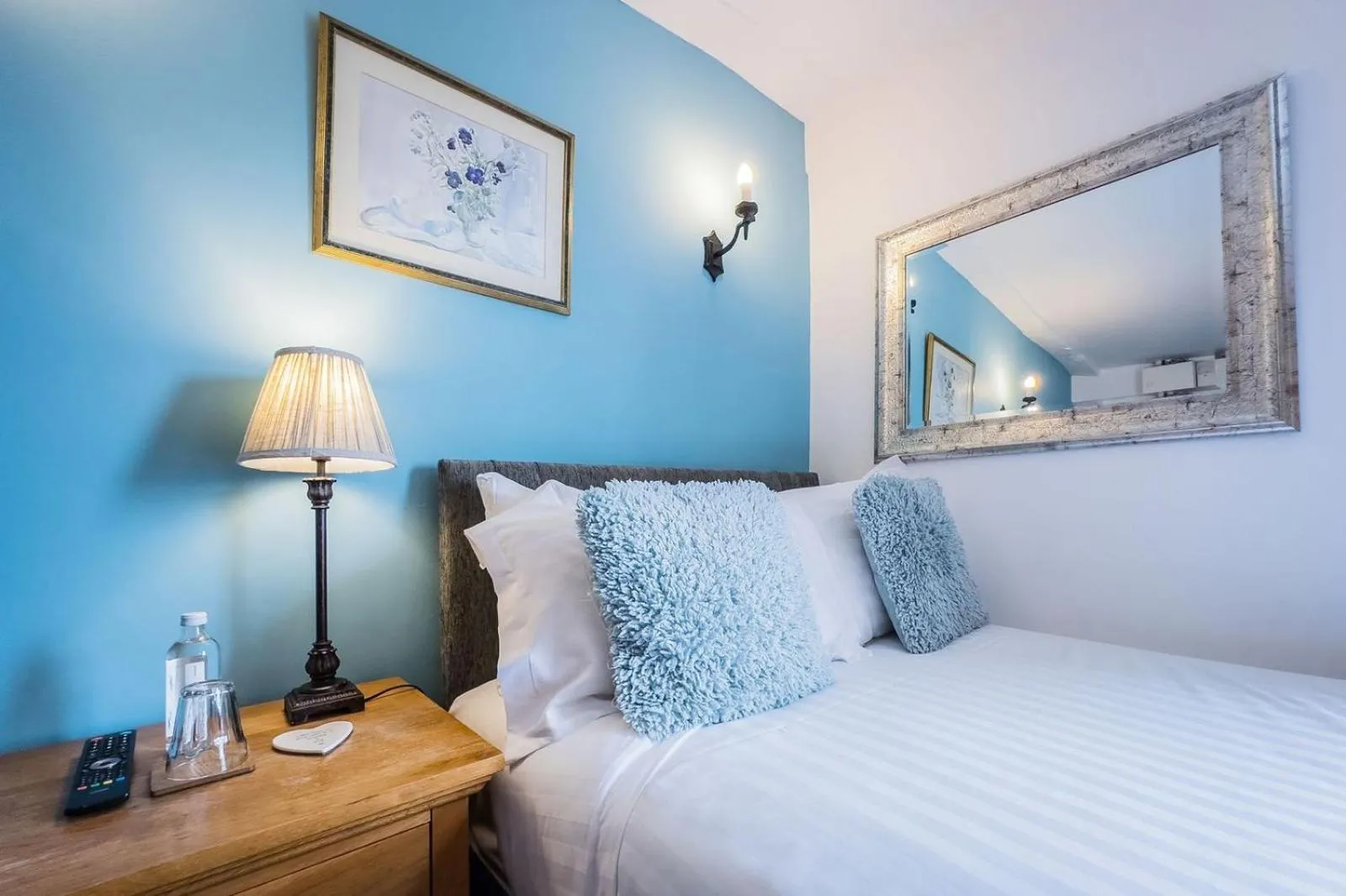 Standard Single Room with Shower - single occupancy in Kings Arms Hotel