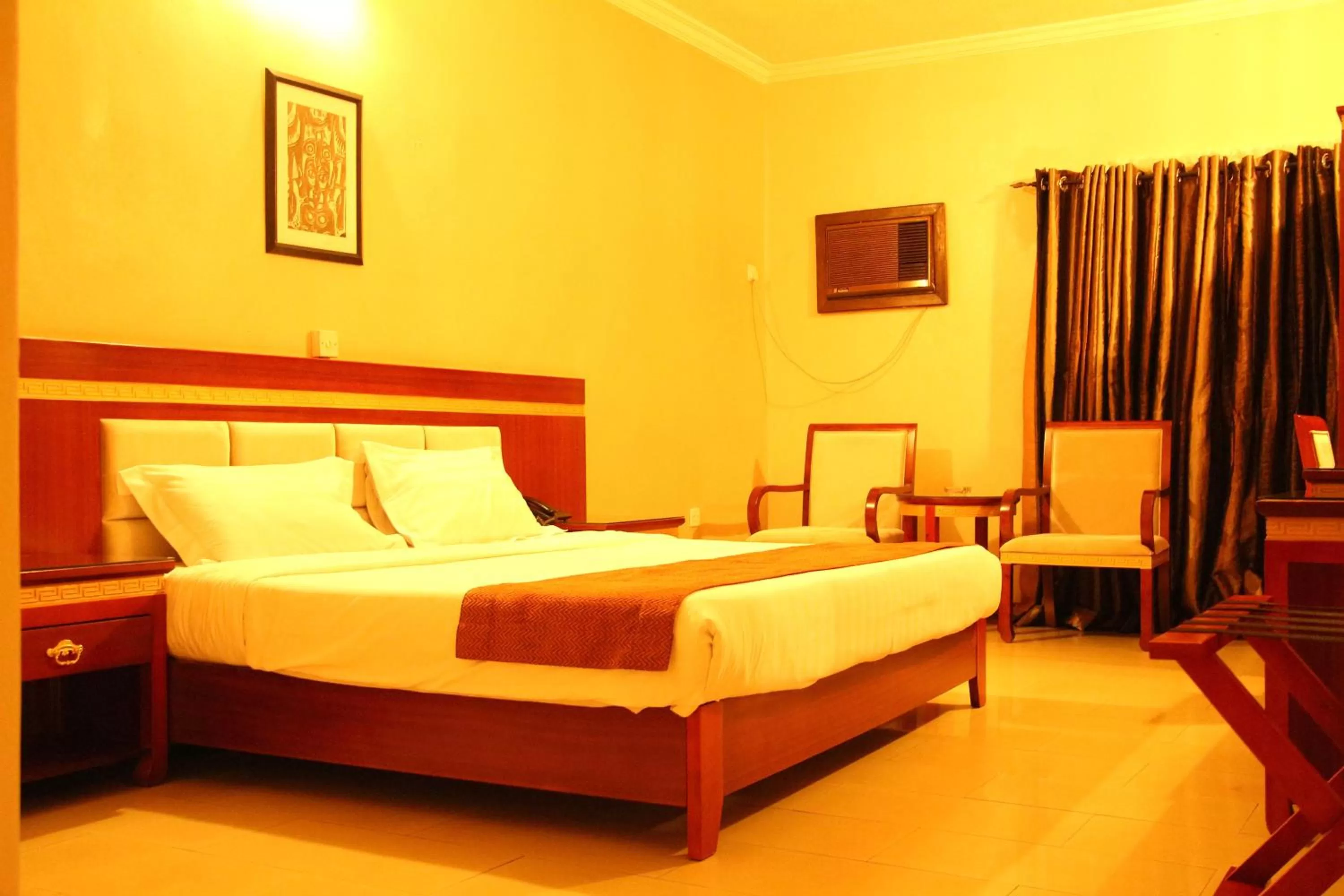 TV and multimedia, Bed in Hotel Rosebud