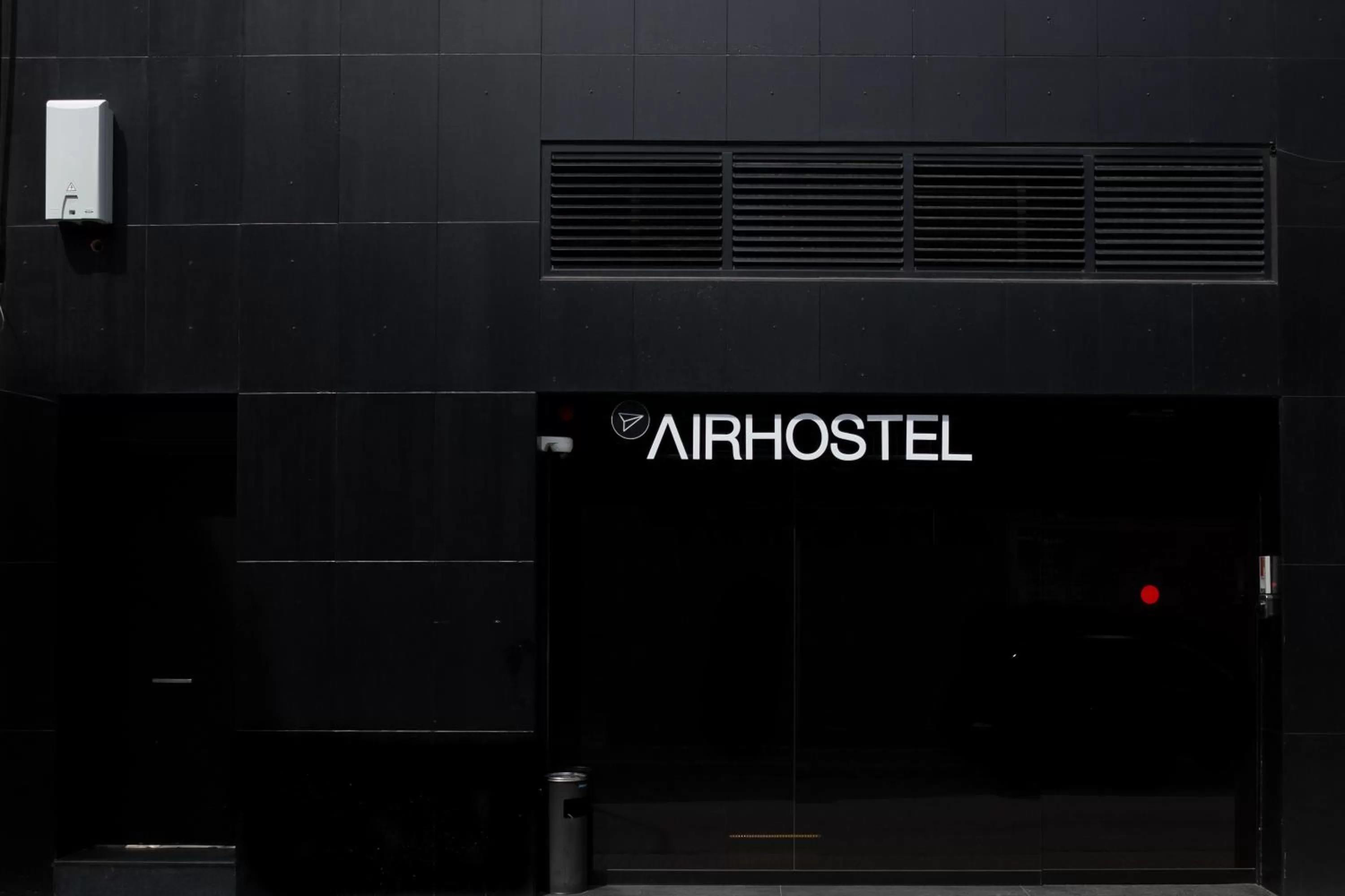 Facade/entrance in Airhostel Barcelona Airport 24h