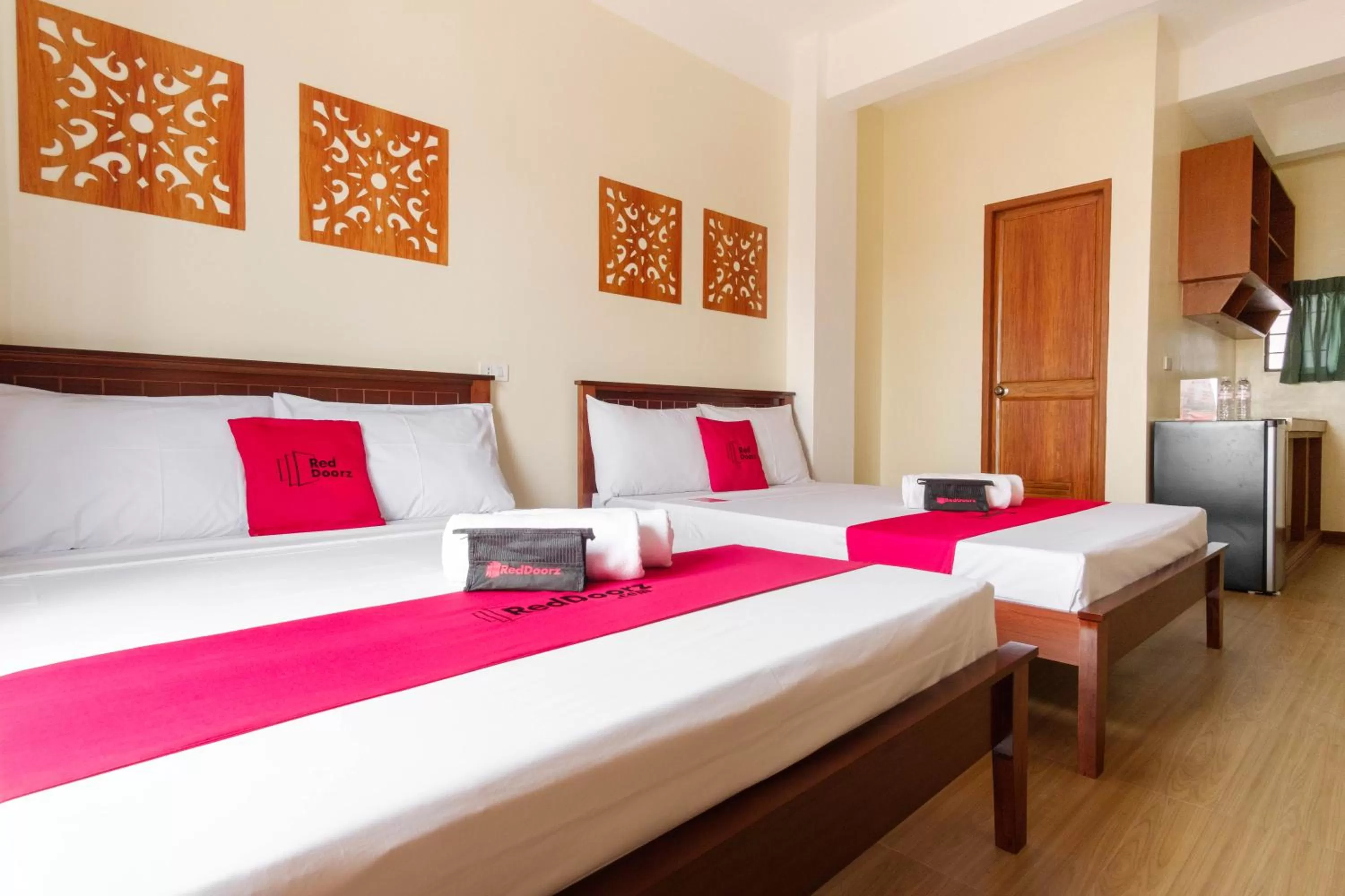 Photo of the whole room, Bed in RedDoorz Plus near Johnson and Johnson Paranaque