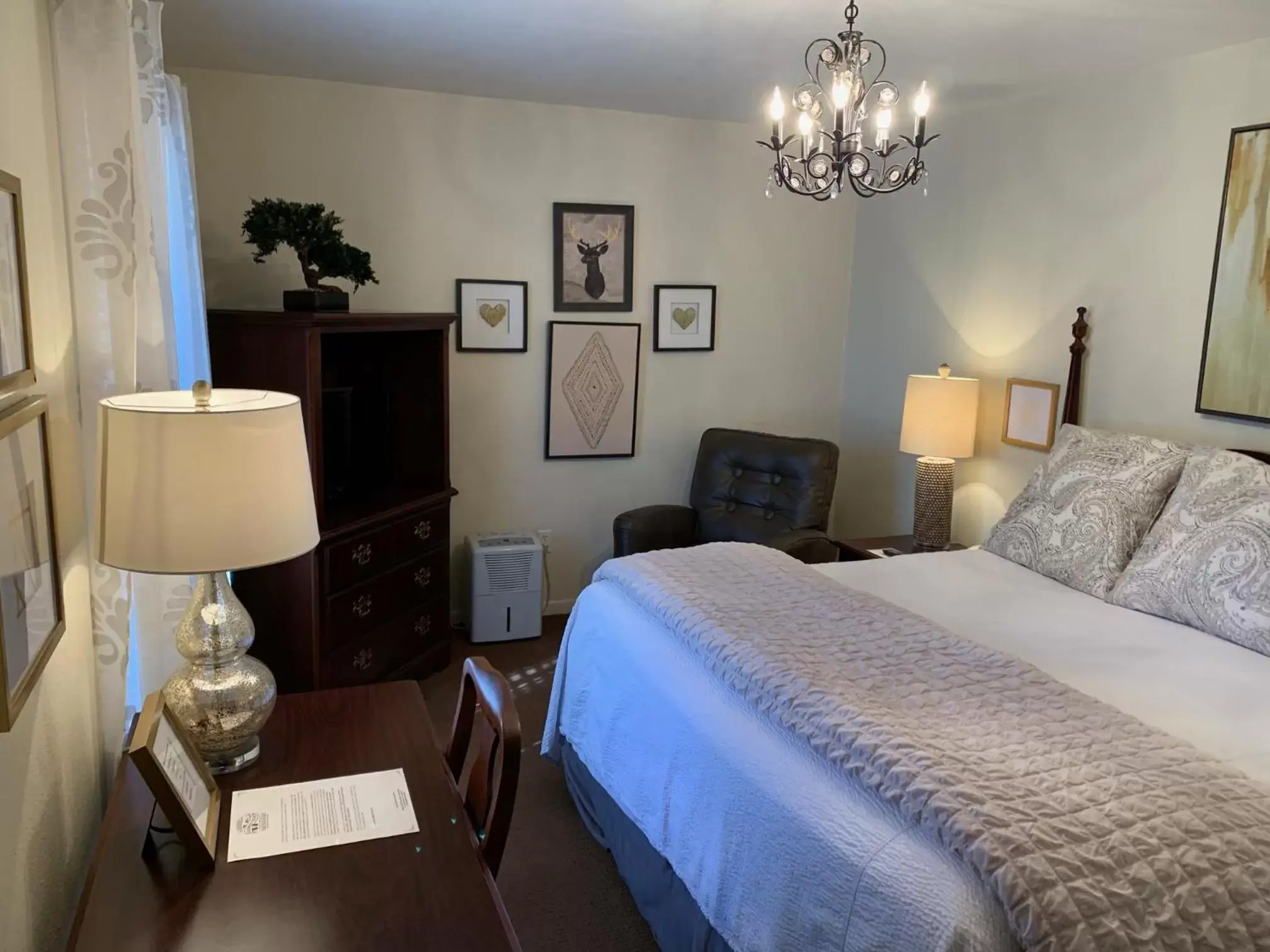 Deluxe King Room in Rainbow Courts Deluxe King Room in Rainbow Courts