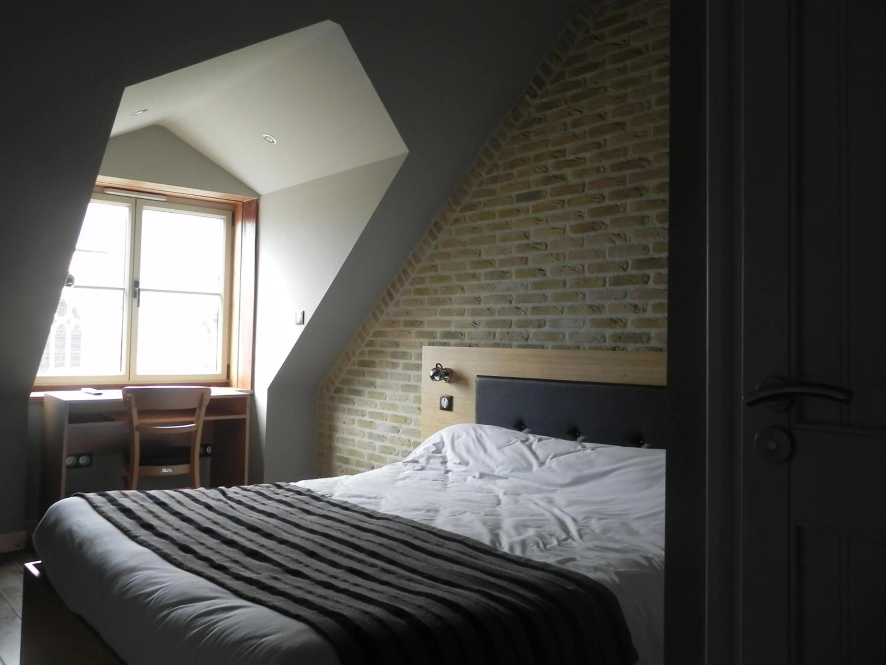 Bed in Hôtel - Restaurant Au Tonnelier