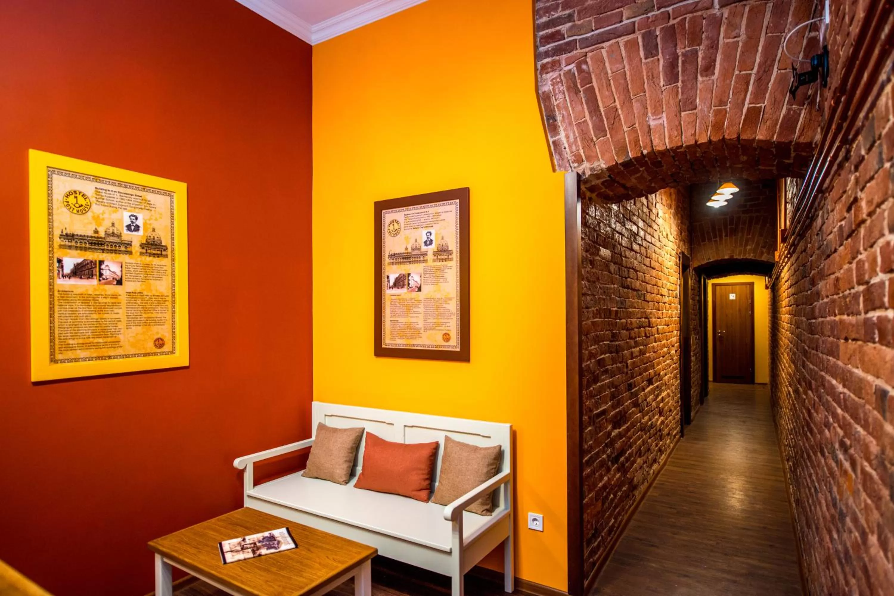 Communal lounge/ TV room in Post House Rooms