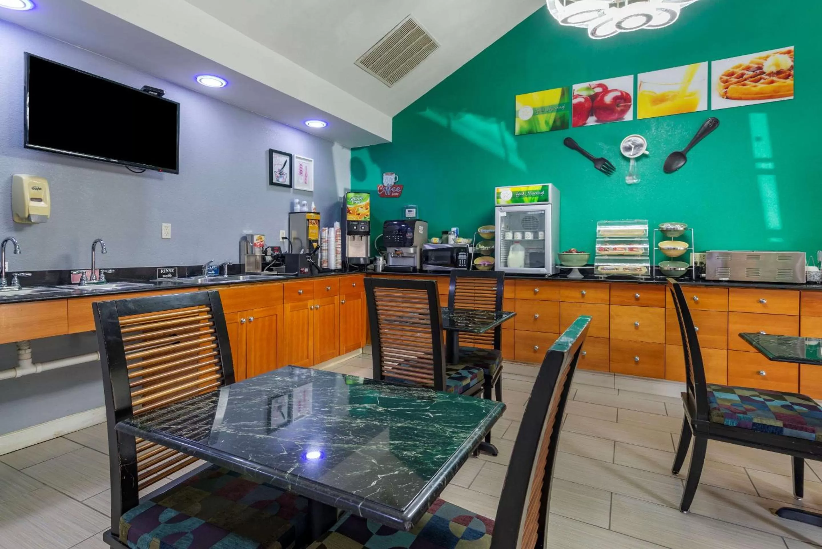 Breakfast in Quality Inn Covington