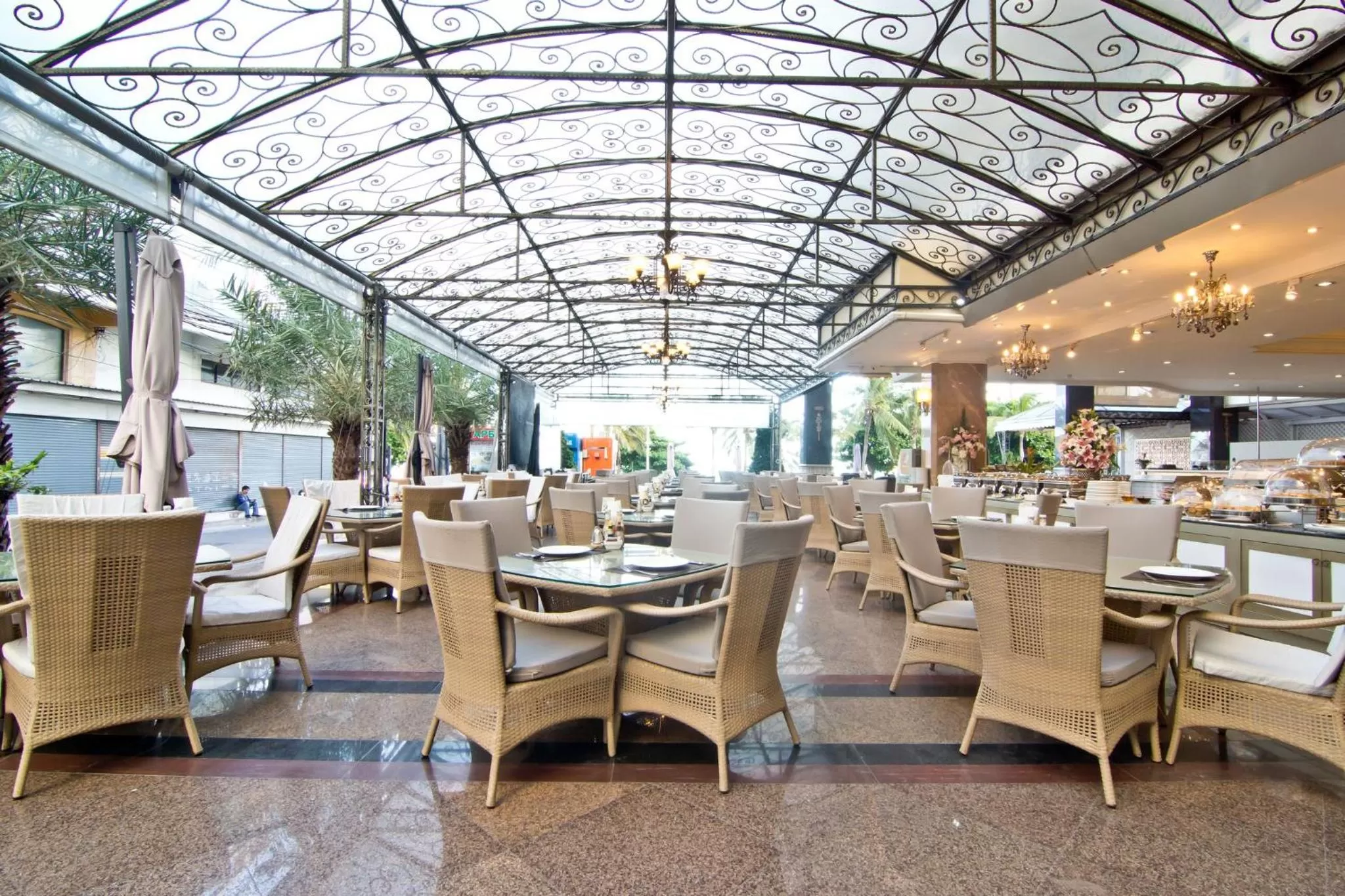 Restaurant/places to eat in LK The Empress