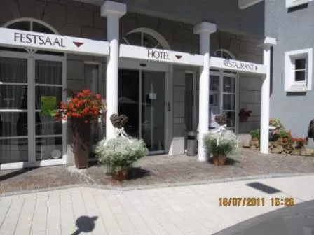 Facade/entrance in Airport Hotel Filder Post