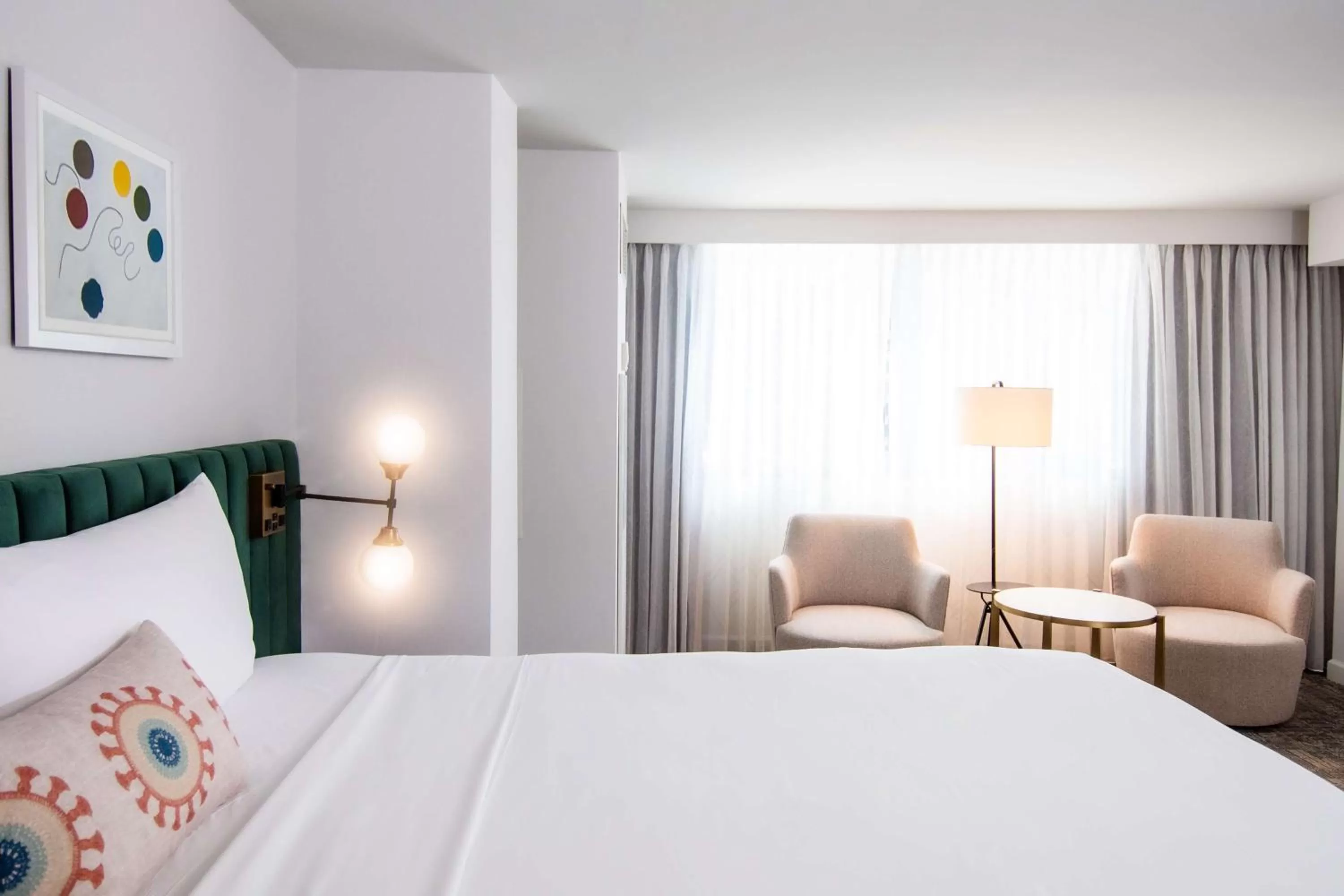 Photo of the whole room, Bed in The Royal Sonesta Chicago Downtown