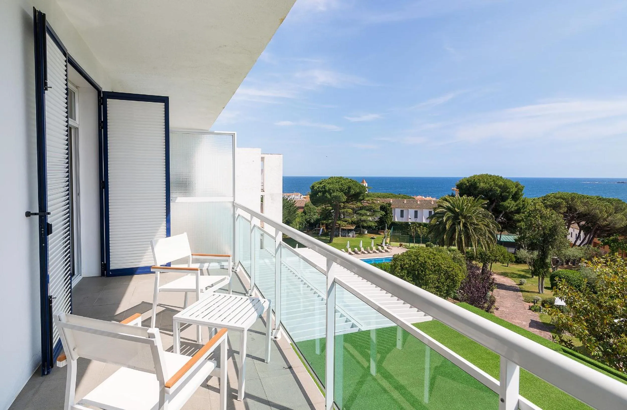 Family Room with Sea View in Hotel Alga