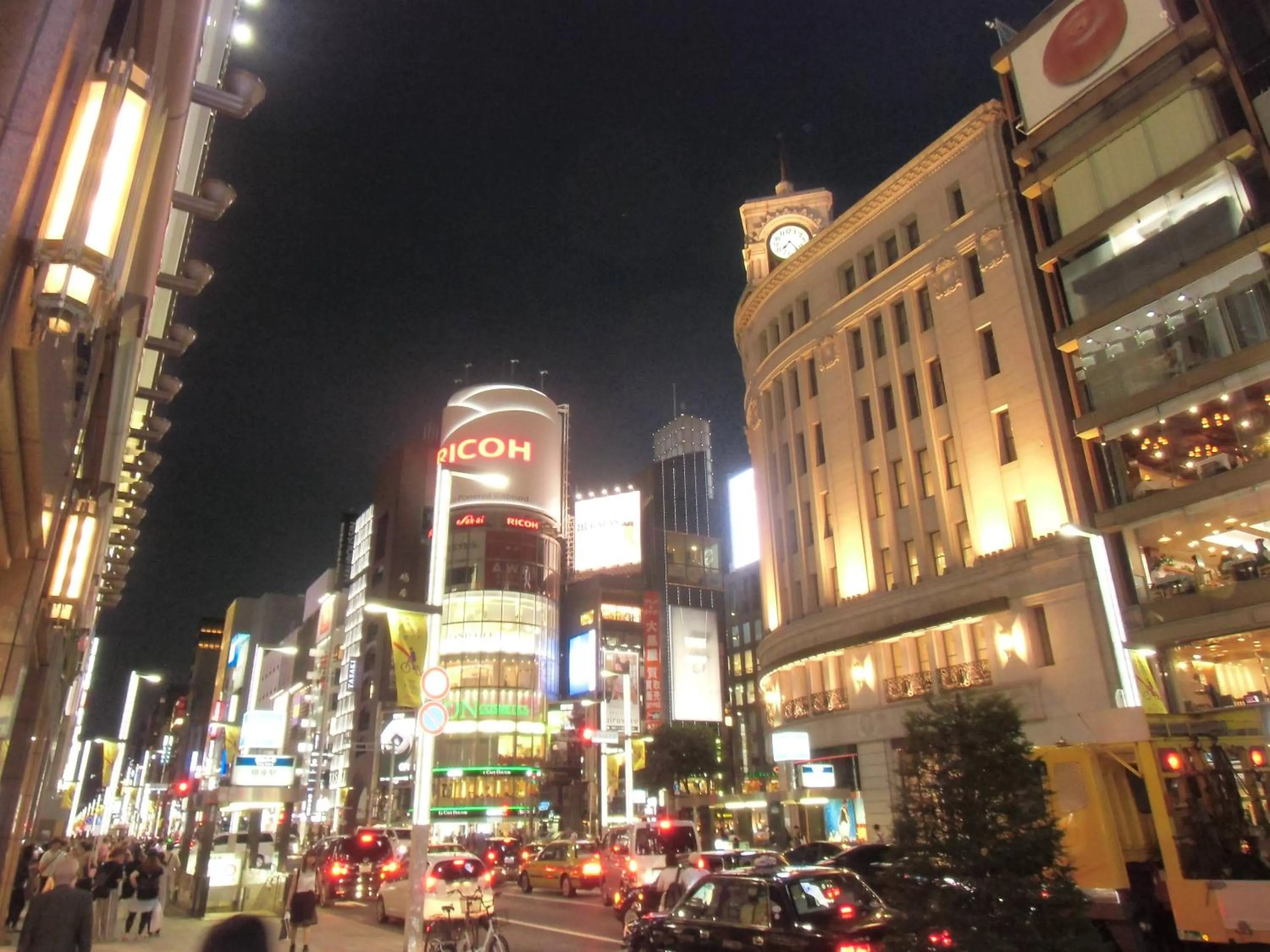 Night in Hotel Monterey Lasoeur Ginza