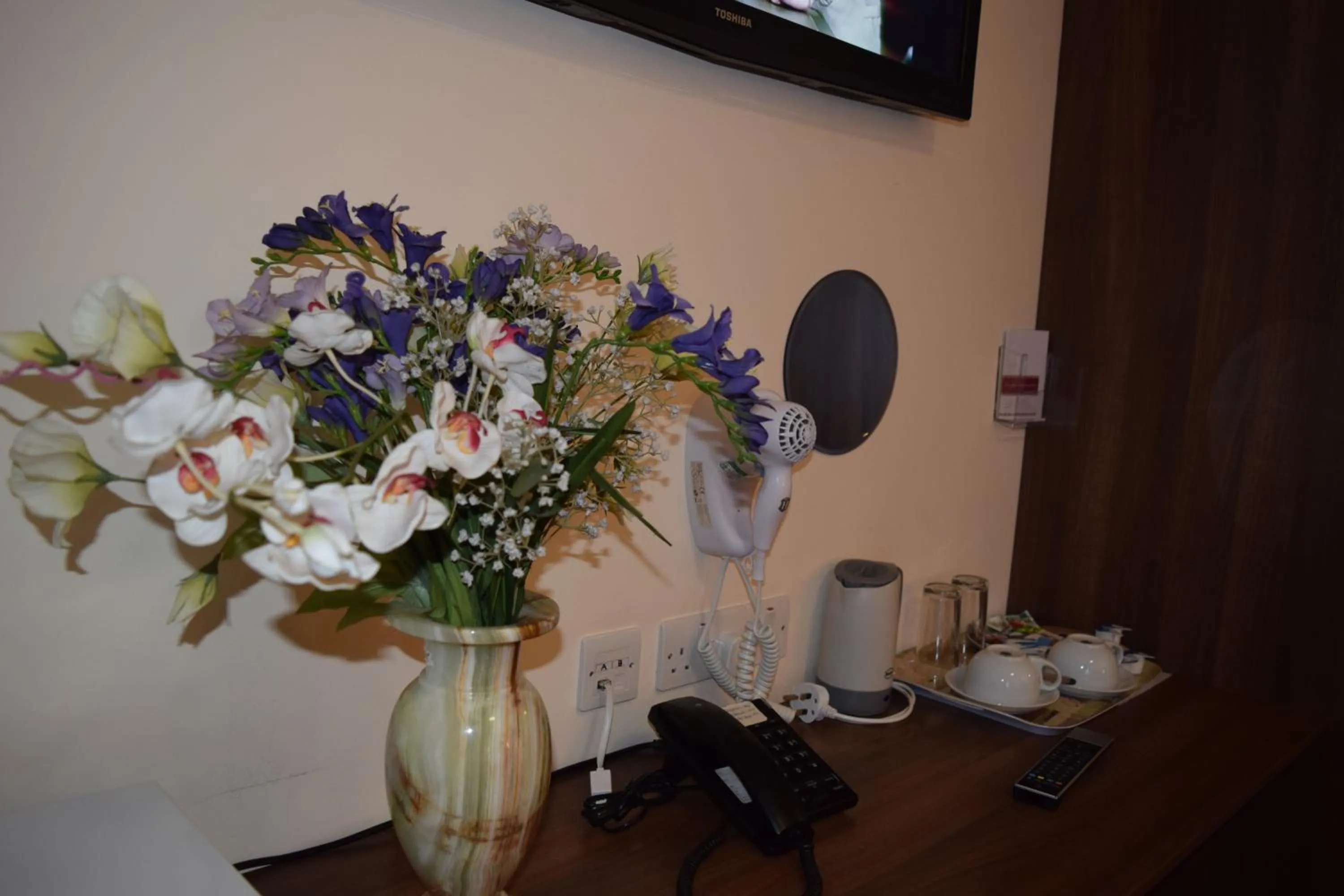 Bed in OYO Star Anglia Hotel