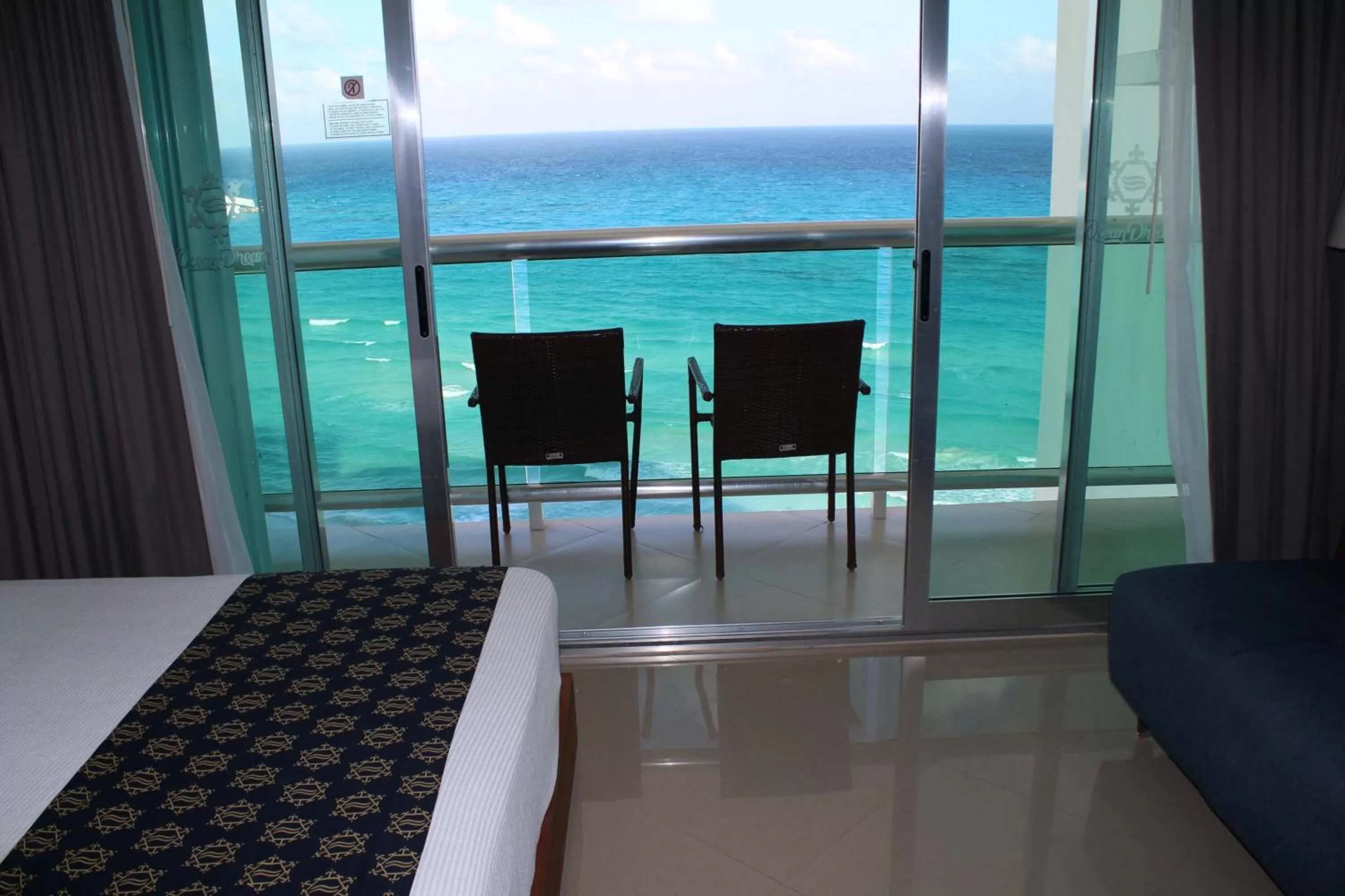 Balcony/Terrace, Bed in Ocean Dream Cancun by GuruHotel