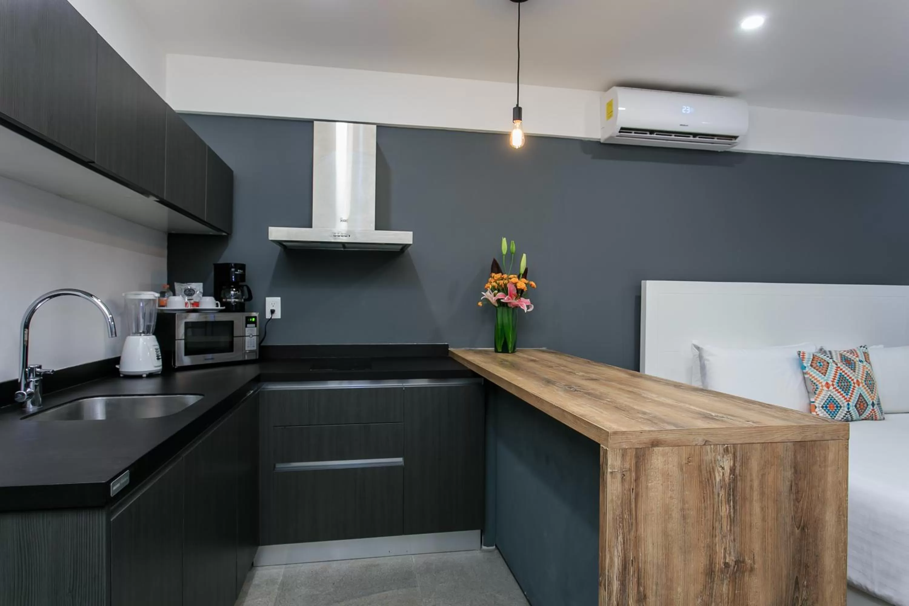 Kitchen or kitchenette in Studio 30 Condhotel by Nah Hotels