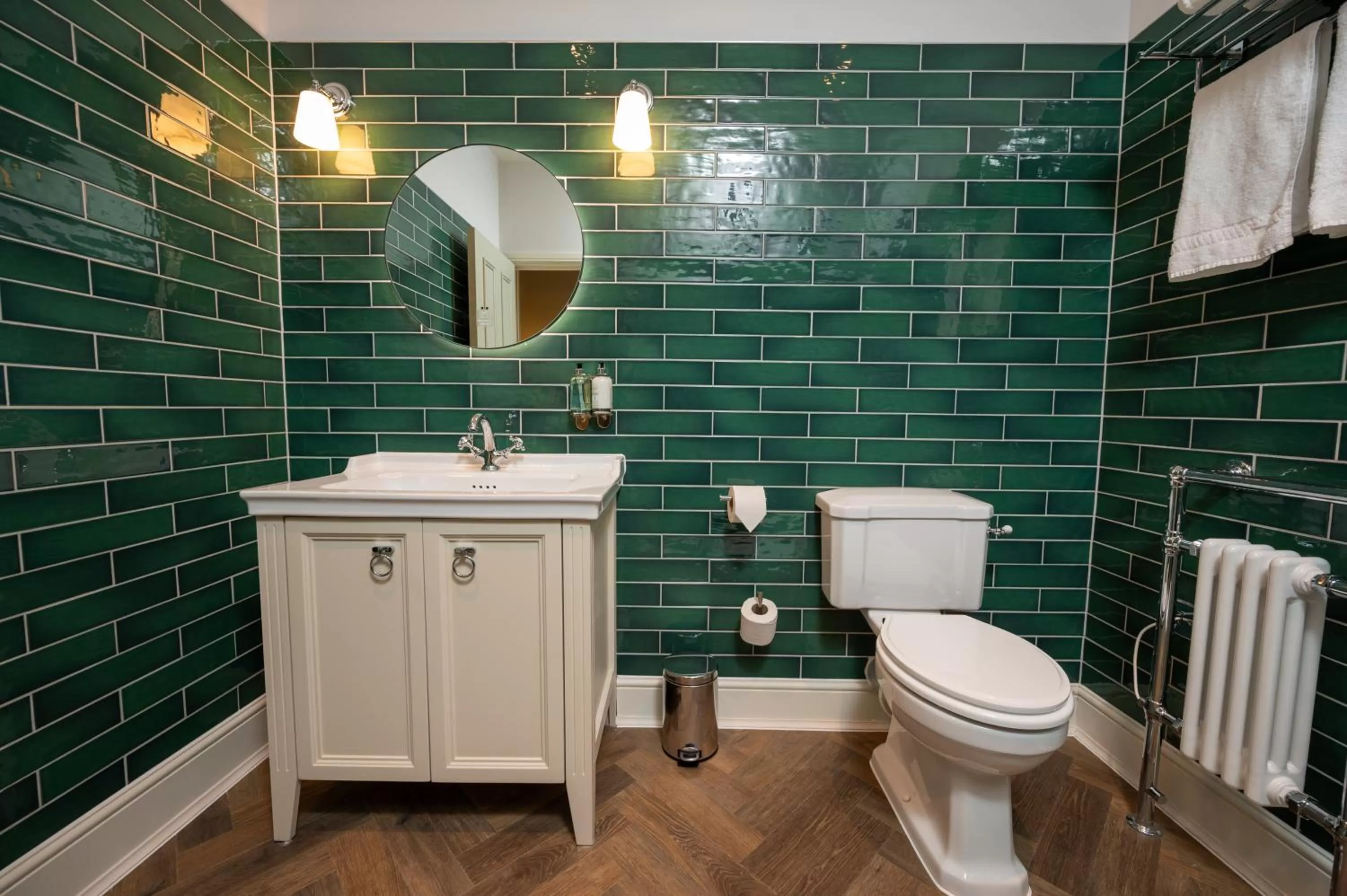 Bathroom in The Royal Inn by Chef & Brewer Collection