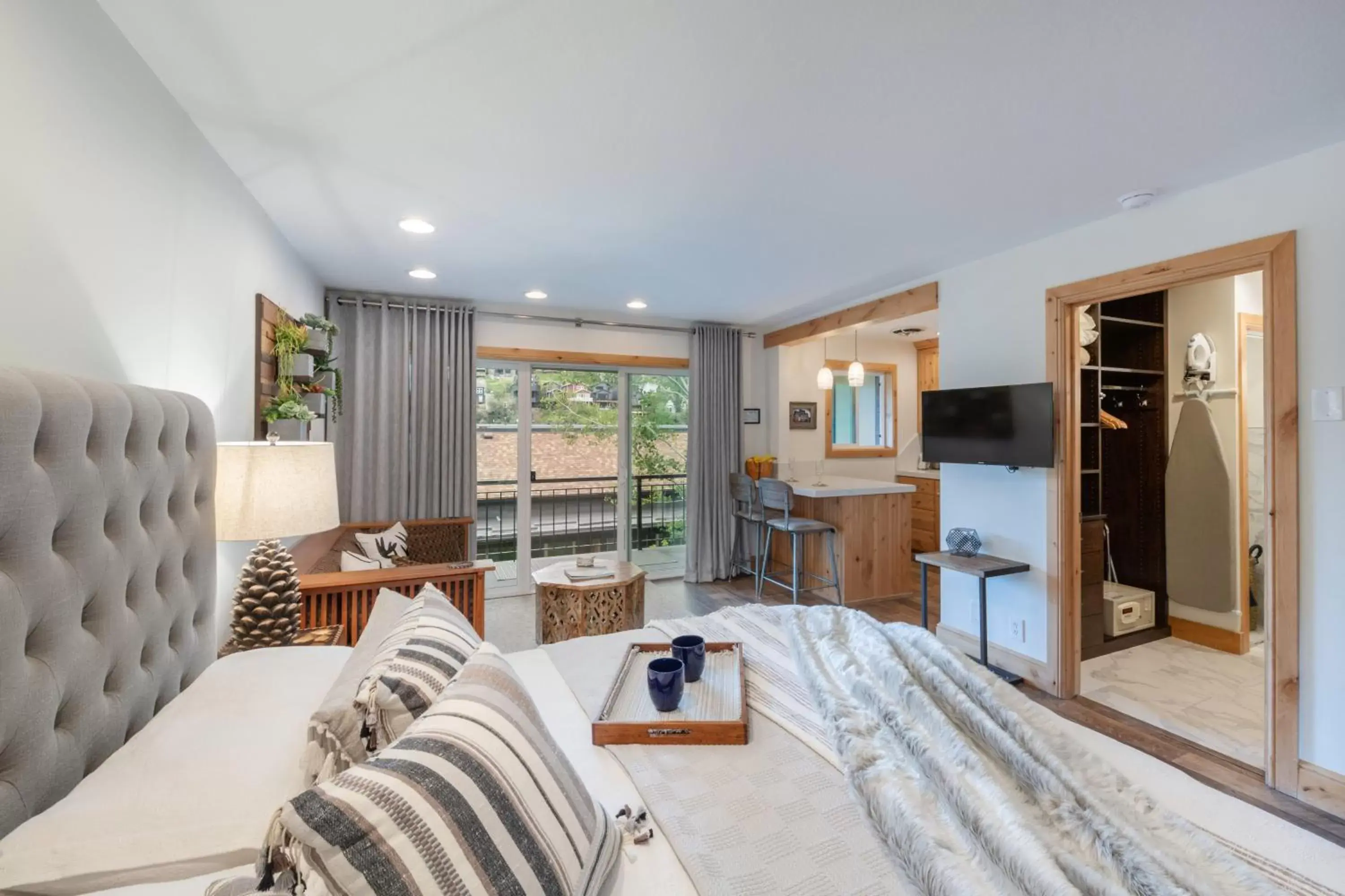 Junior Suite in Treasure Mountain Inn Junior Suite in Treasure Mountain Inn