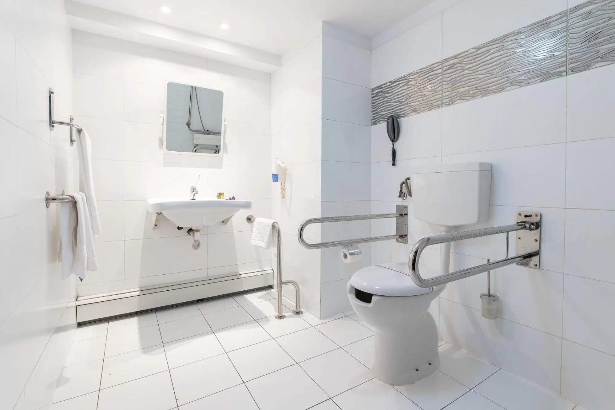 Bathroom in Hotel Parliament