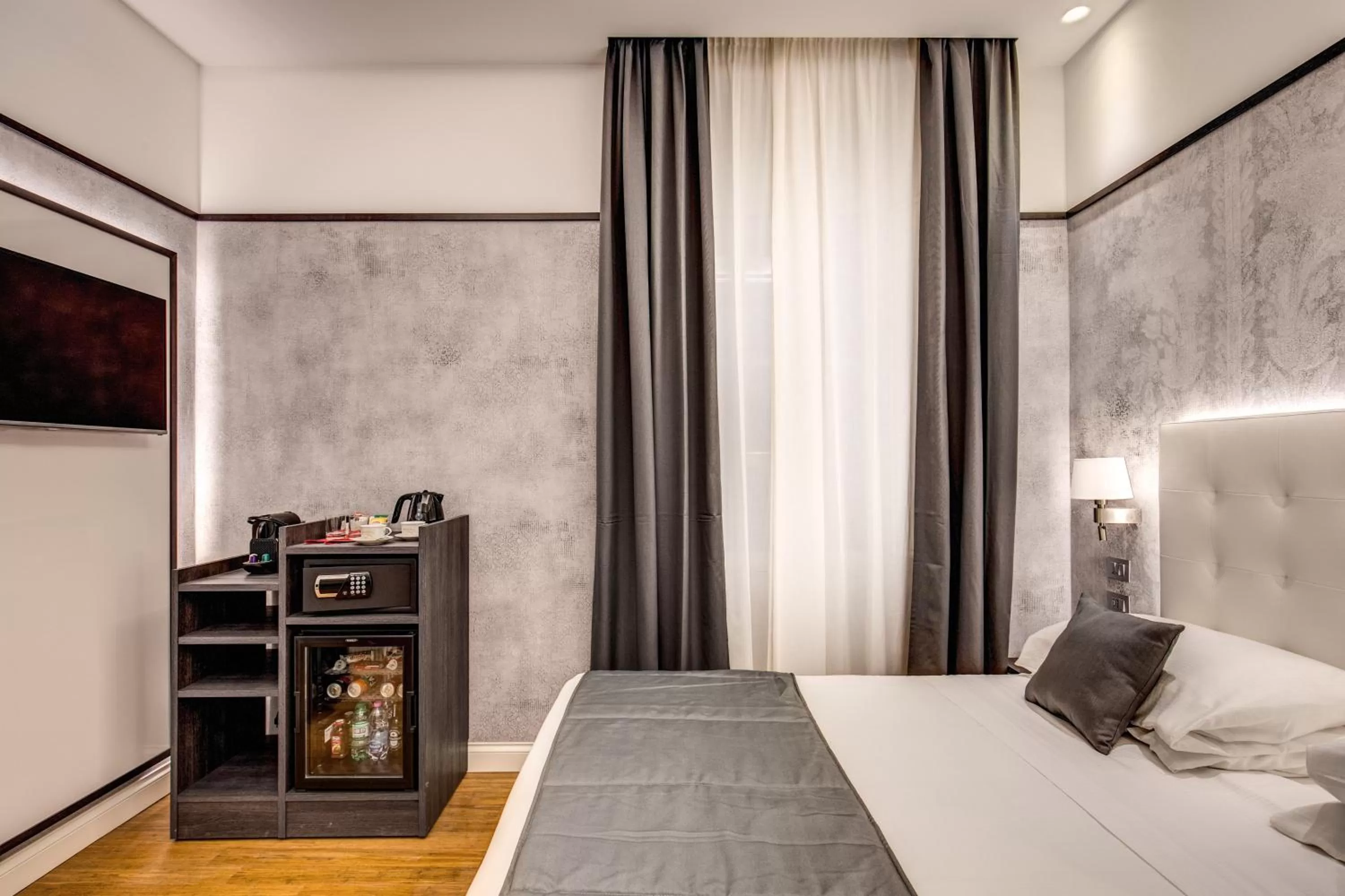 Photo of the whole room, Bed in The Liberty Boutique Hotel