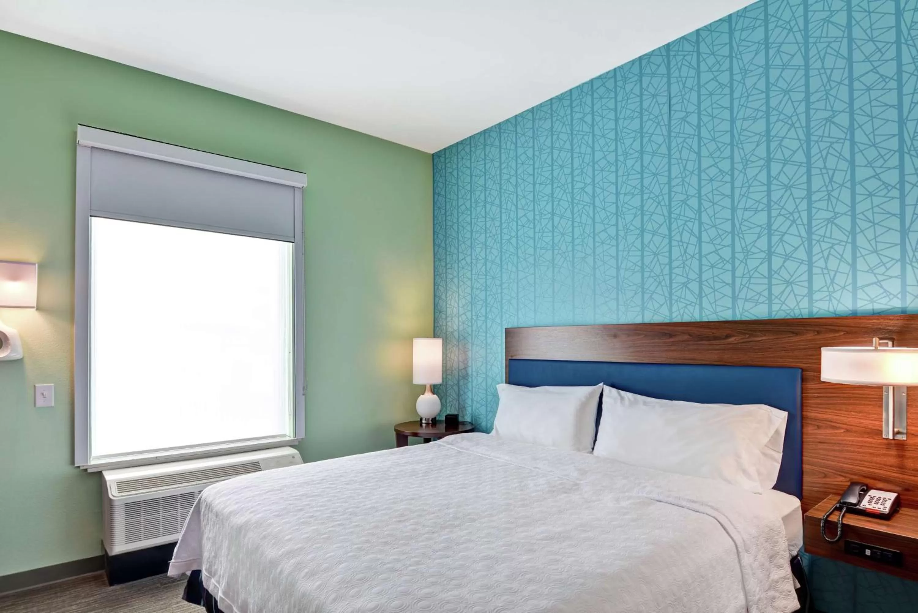 Bed in Home2 Suites Pensacola I-10 At North Davis Hwy