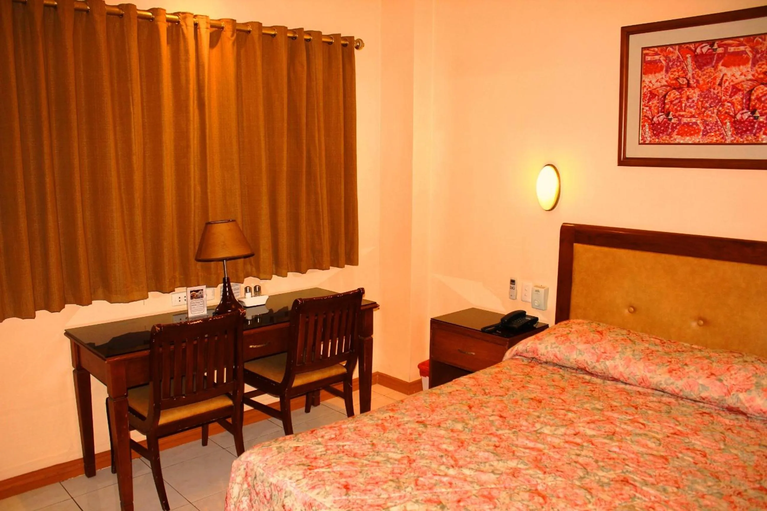 Bedroom, Bed in Pacific Breeze Hotel and Resort