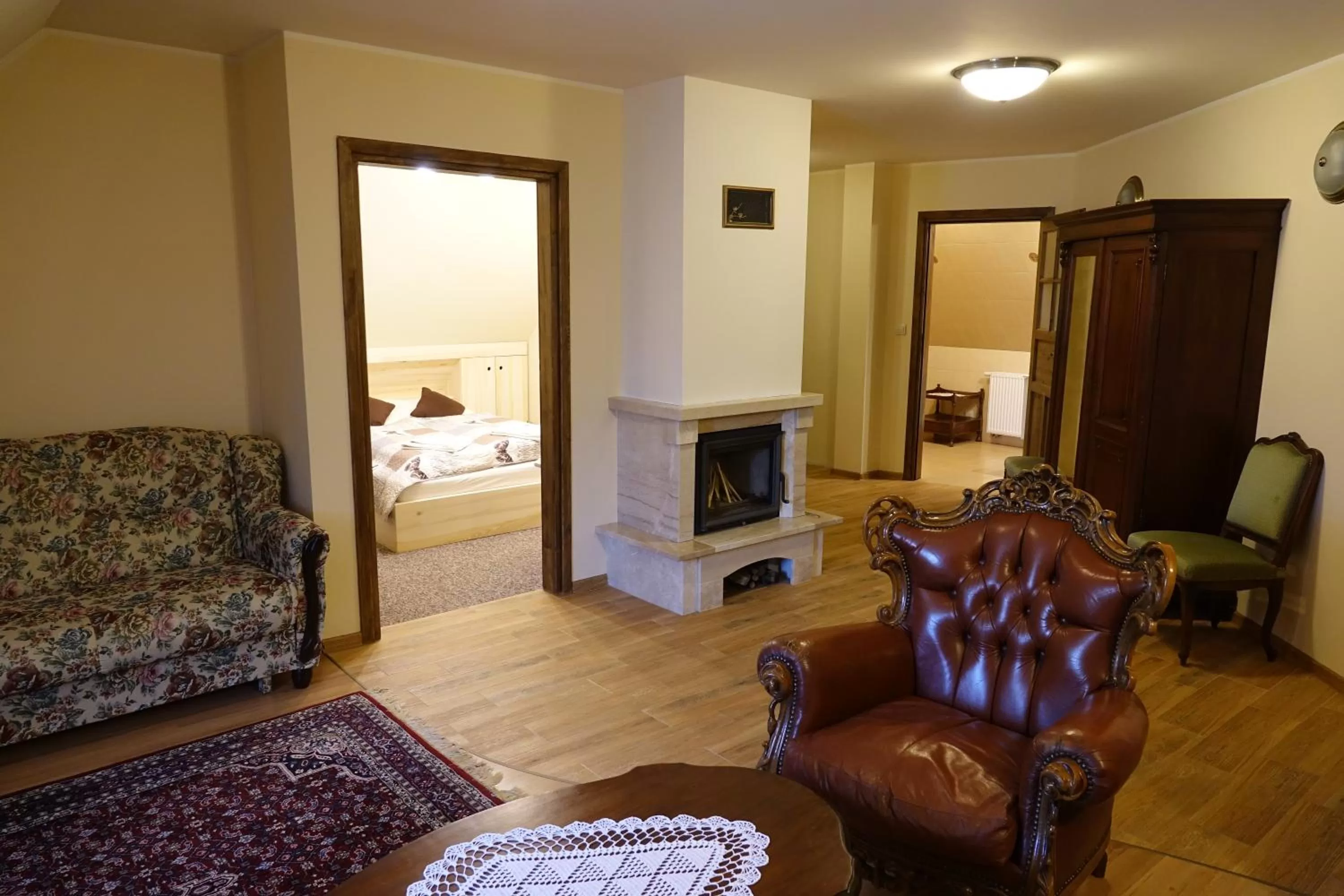 Bed in Gościniec Dworski w Ropie - Pokoje gościnne