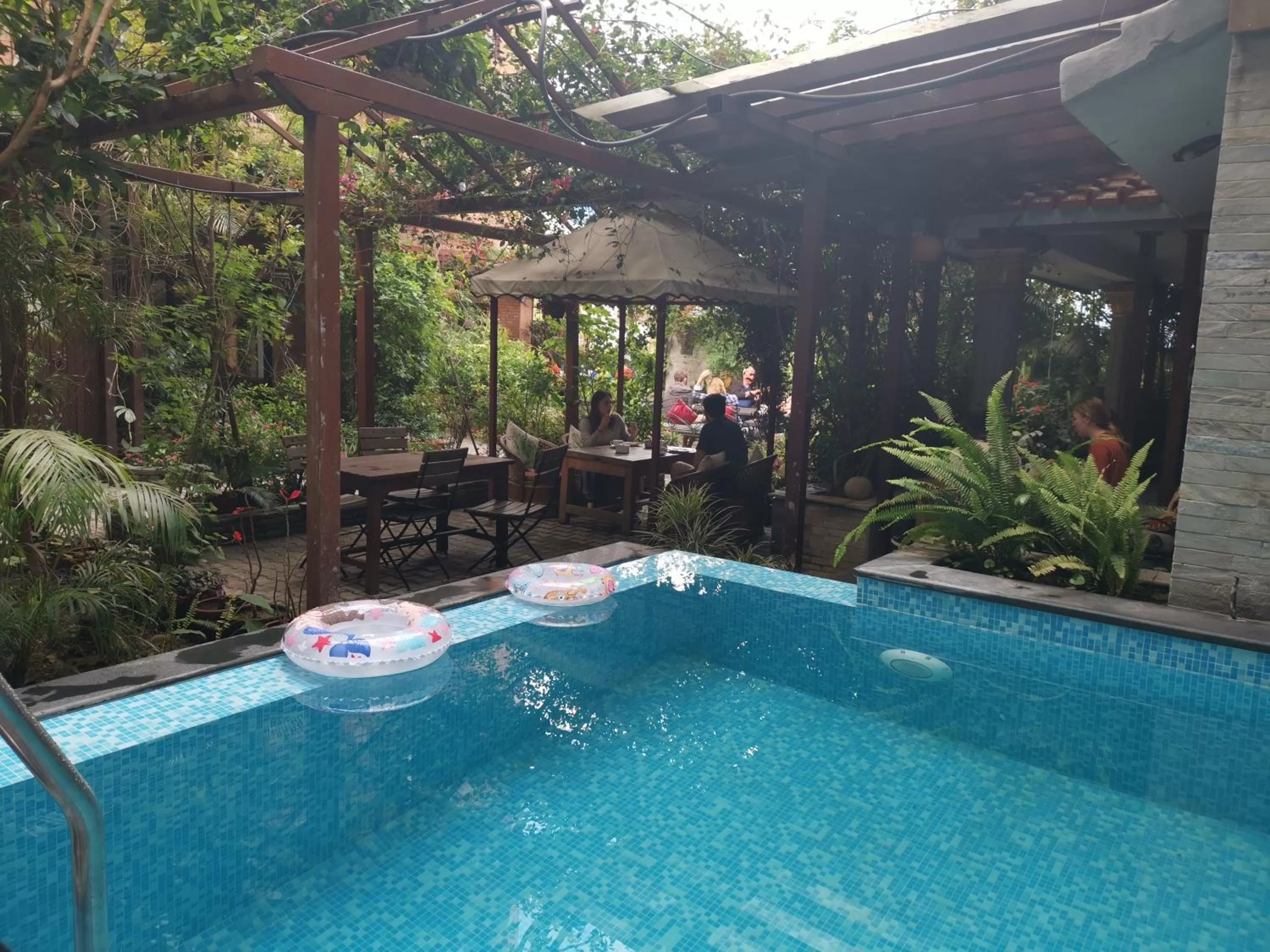 Swimming pool in Hotel Middle Path & Spa