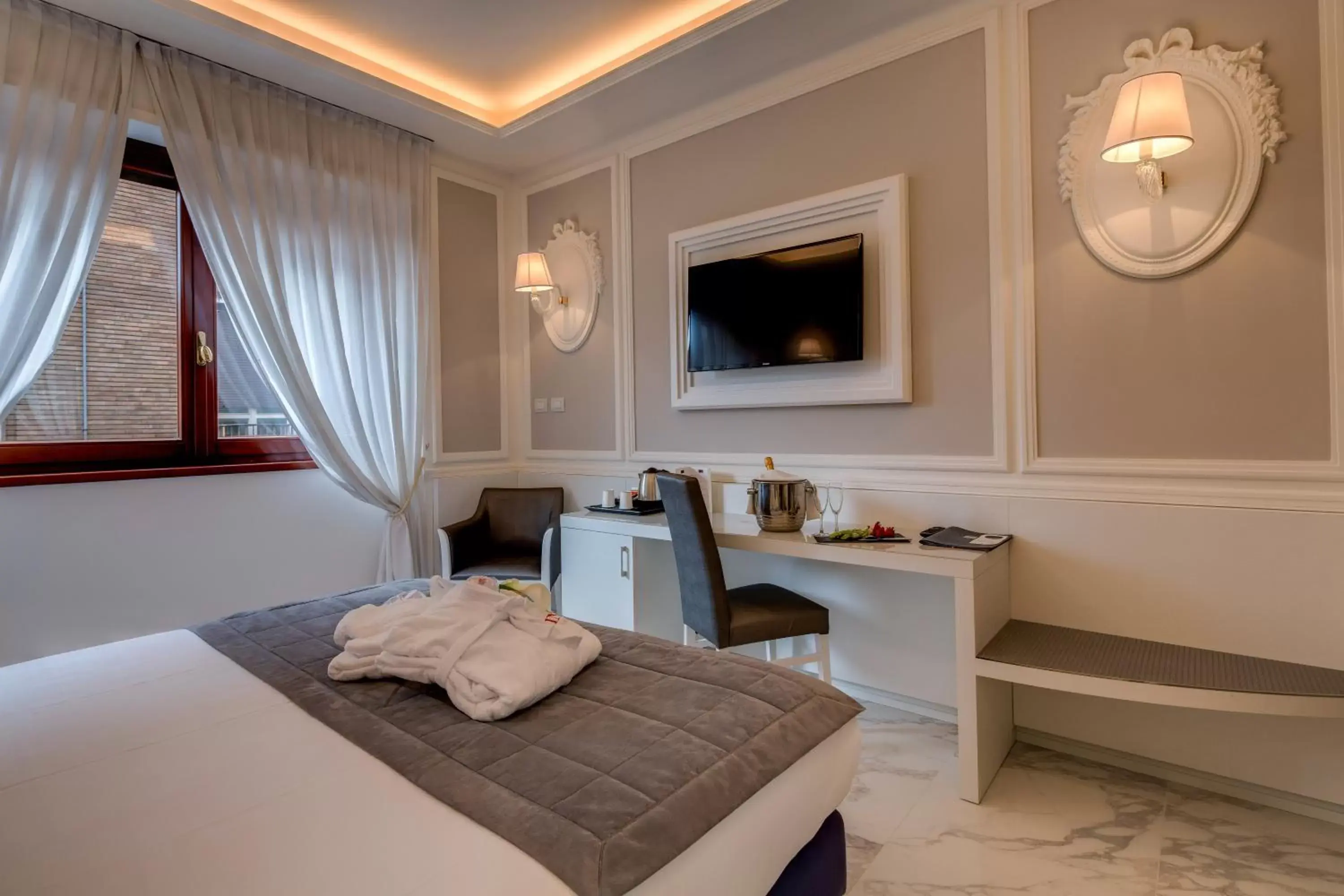 Superior Double Room - Single Use in Grande Albergo Roma Superior Double Room - Single Use in Grande Albergo Roma