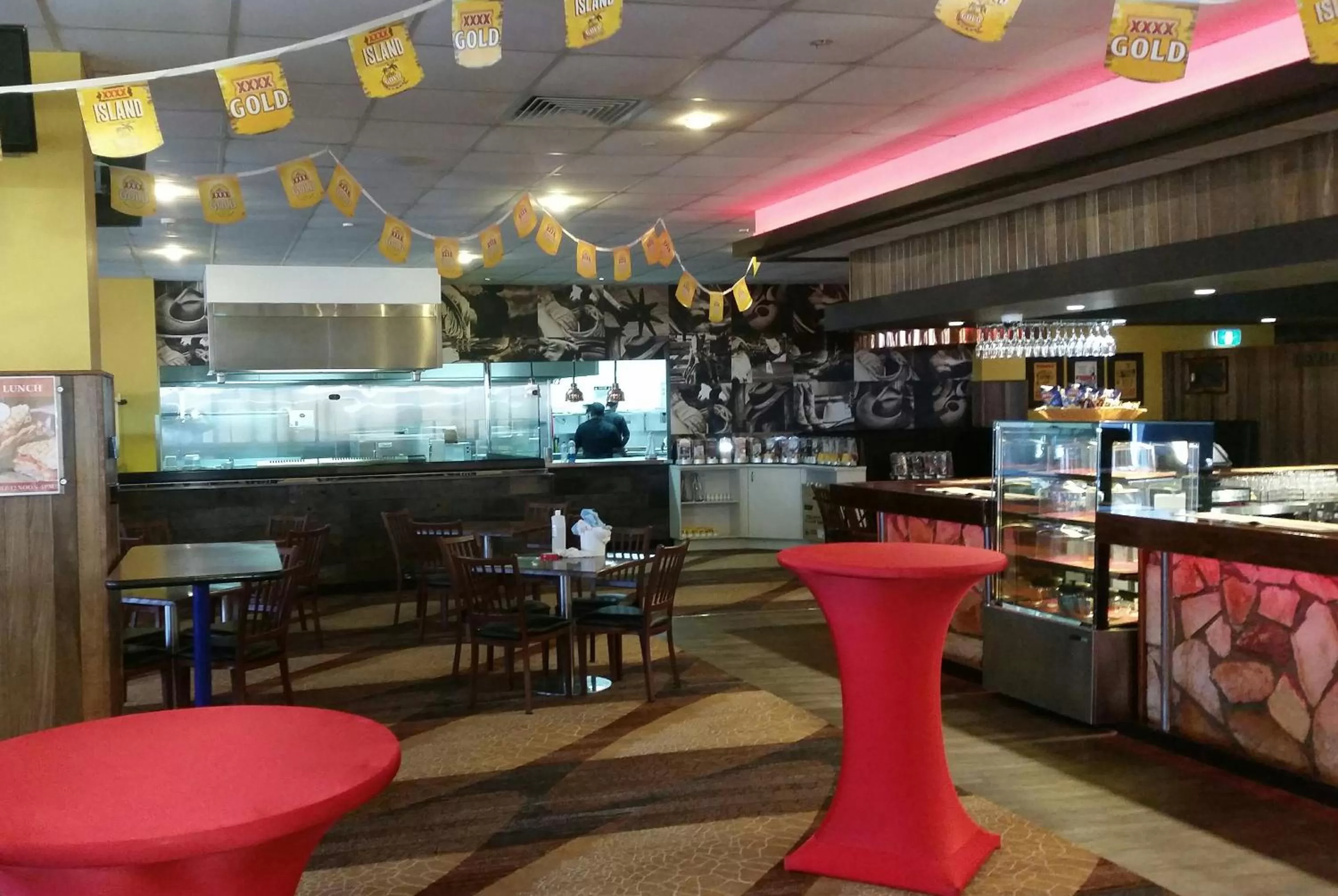 Restaurant/places to eat in Isa Hotel