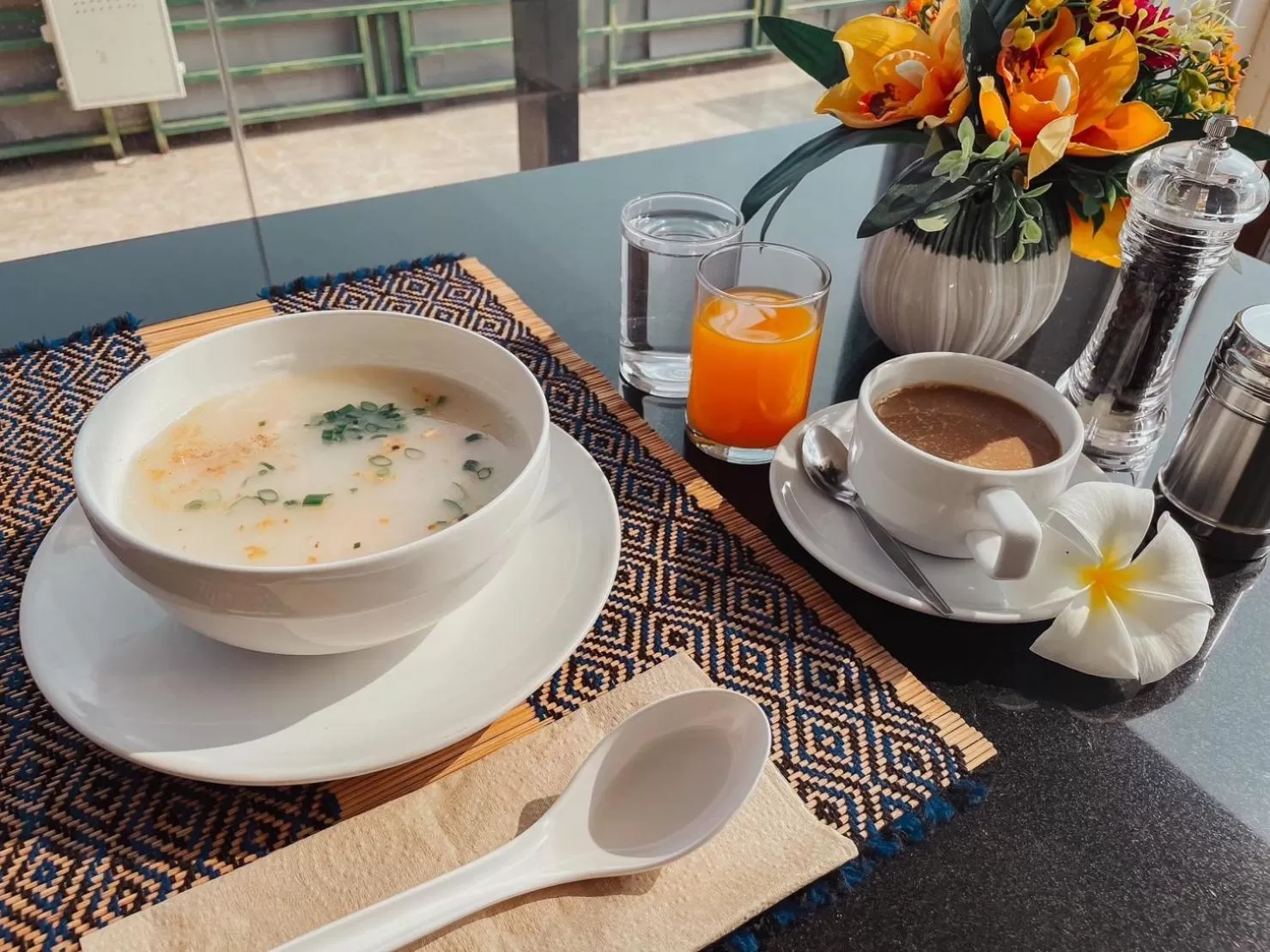 Breakfast in Hotel De Khuvieng