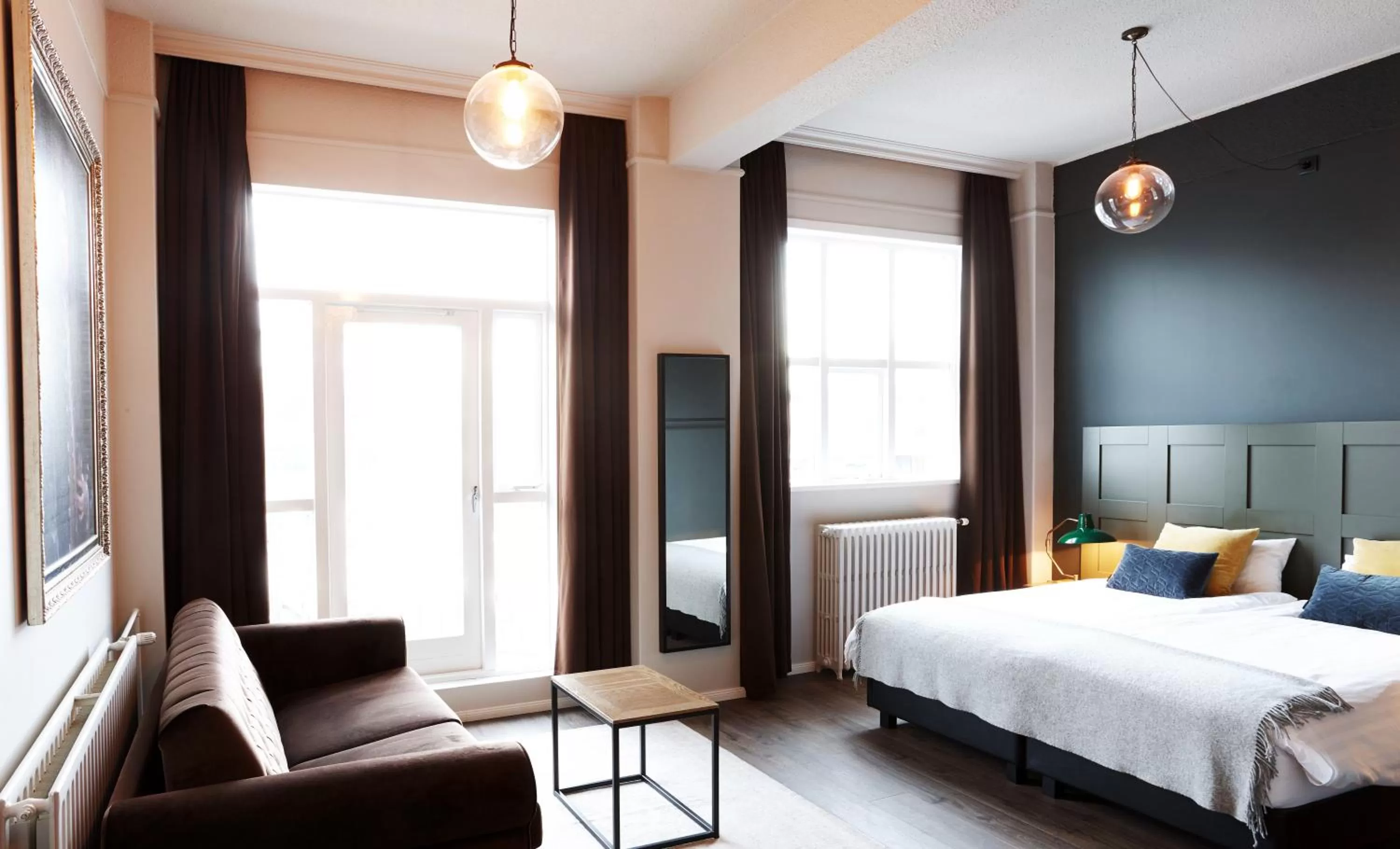 Seating area, Bed in Fosshotel Baron