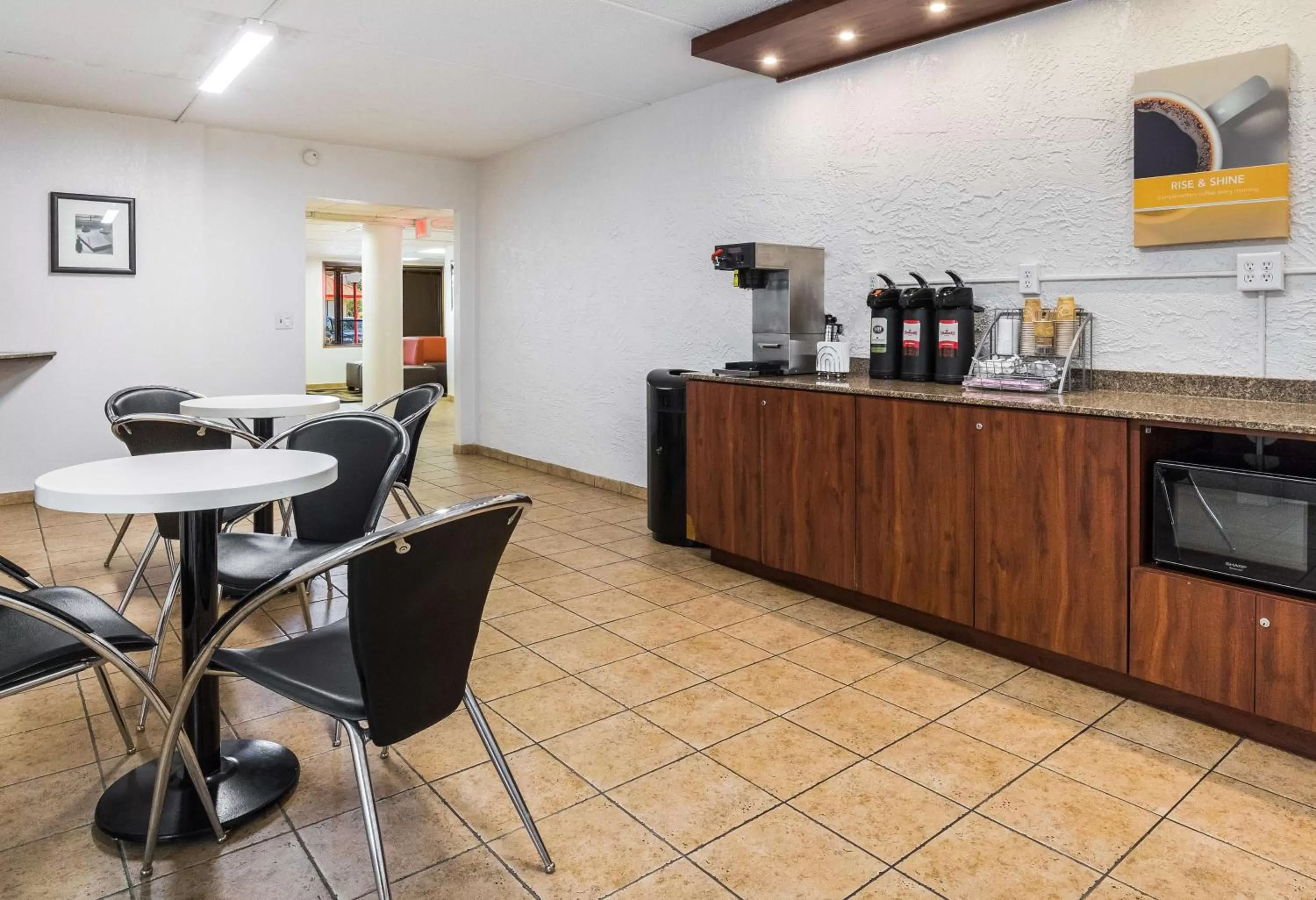 Restaurant/places to eat in Motel 6-Prospect Heights, IL