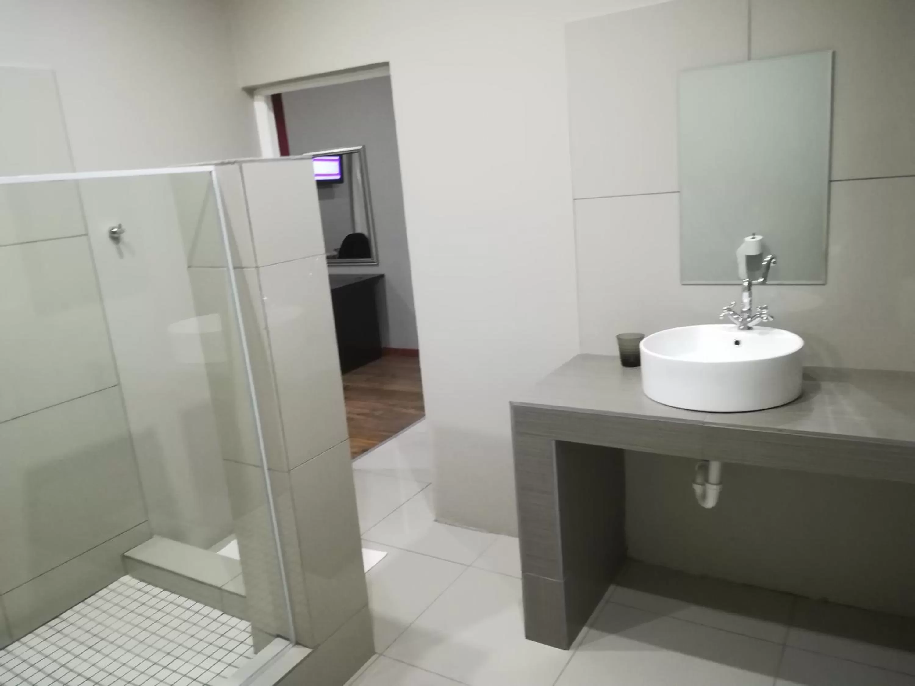 Bathroom in Tranquil House B&B @ 121 Berry St