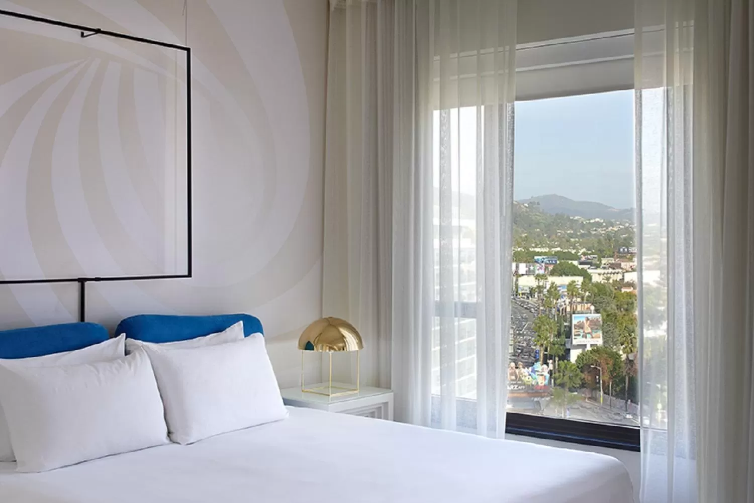 City view, Bed in Mondrian Los Angeles