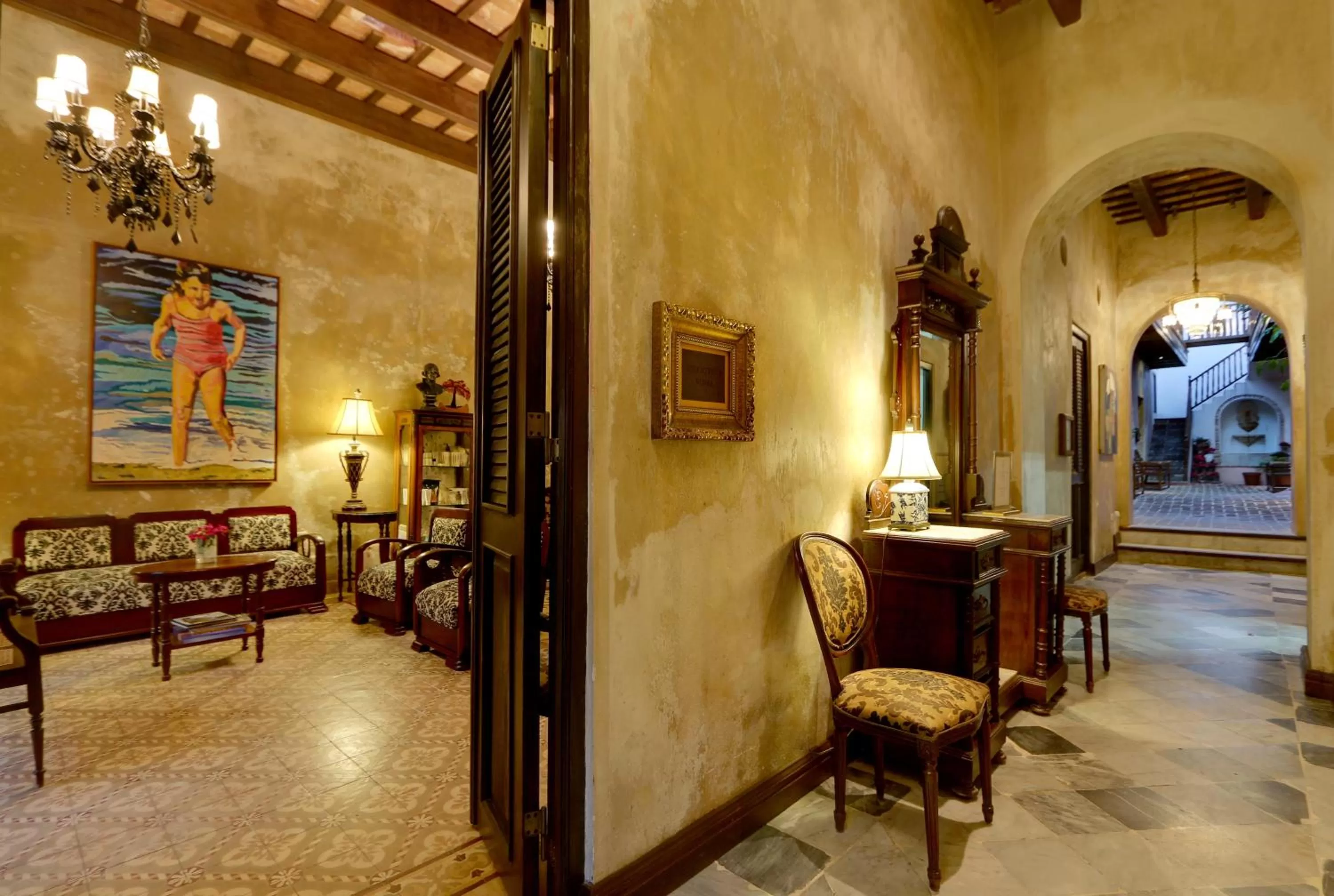 Communal lounge/ TV room in Villa Herencia Hotel