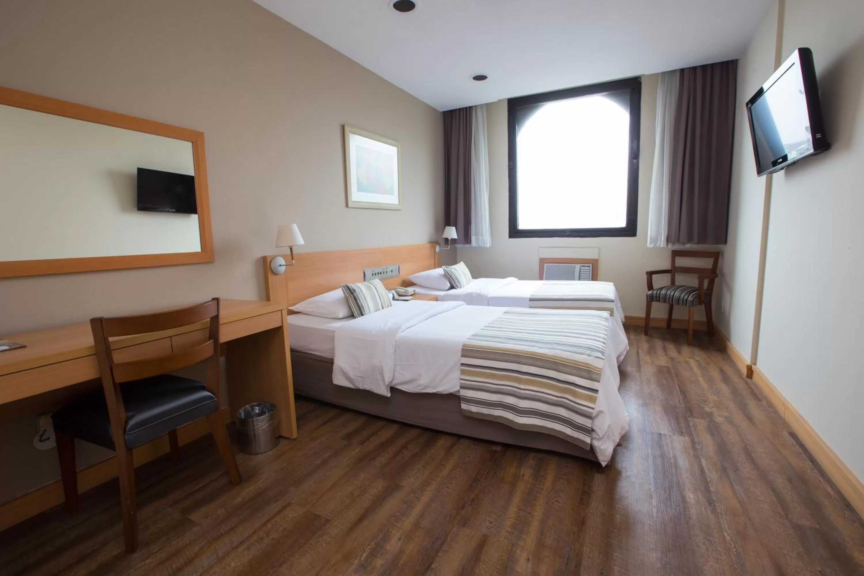 Photo of the whole room, Bed in Augusto's Rio Copa Hotel