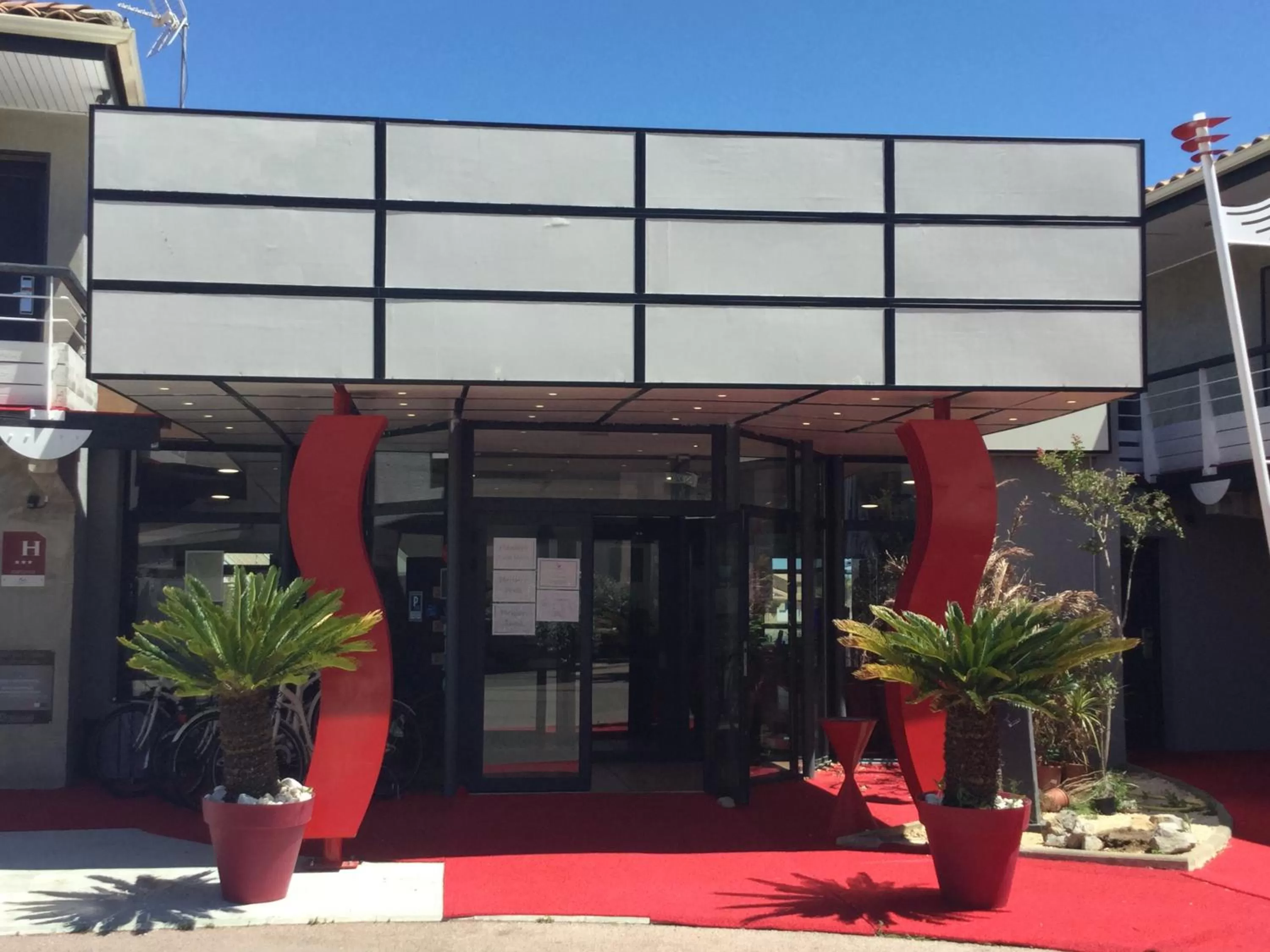 Facade/entrance in Hotel Le Phoebus Garden & Spa