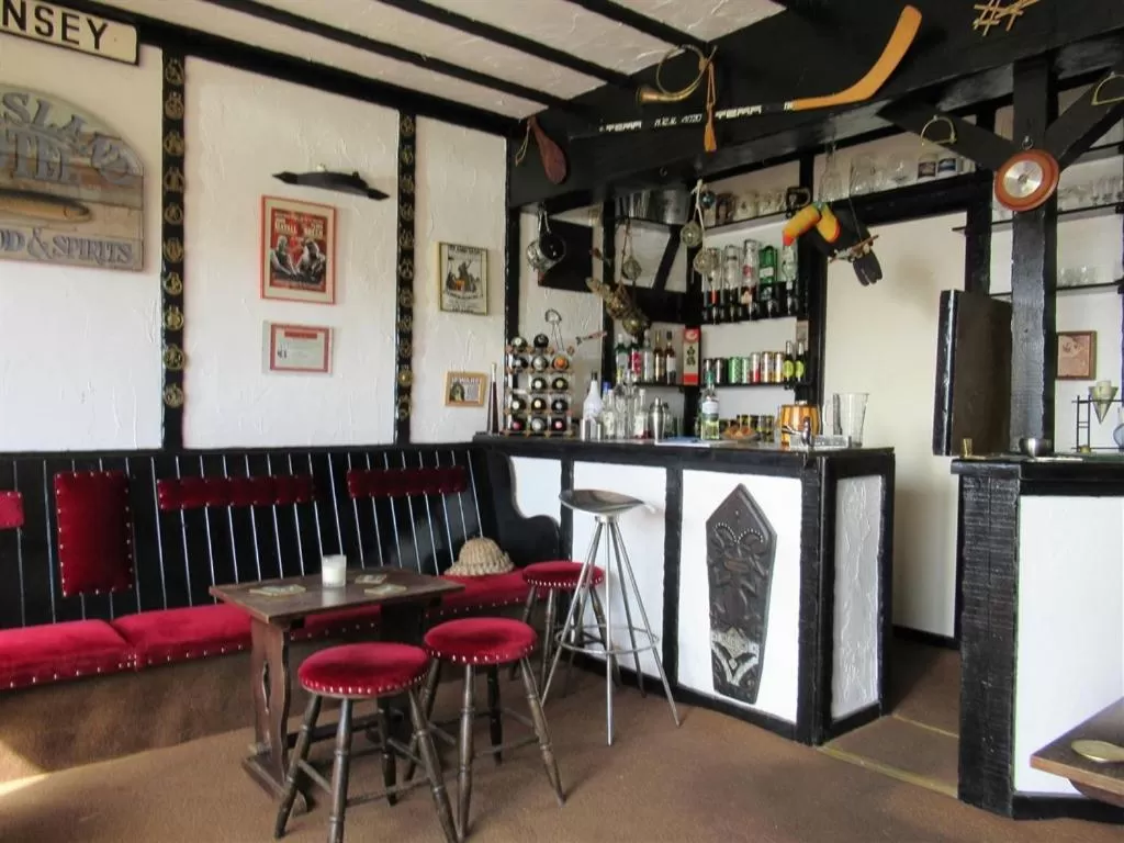 Lounge or bar in Avoncourt Lodge