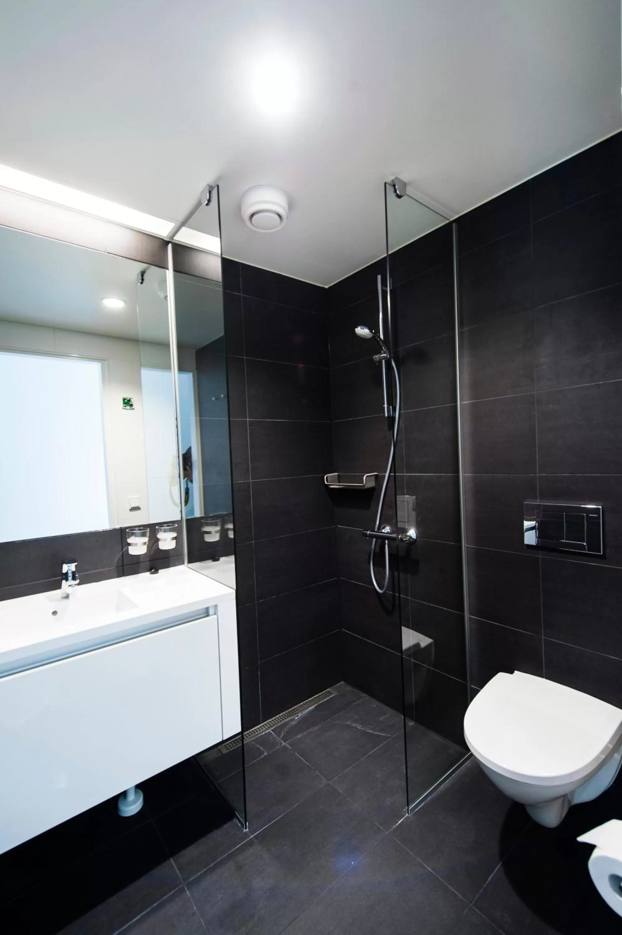 Bathroom in Aalto Inn