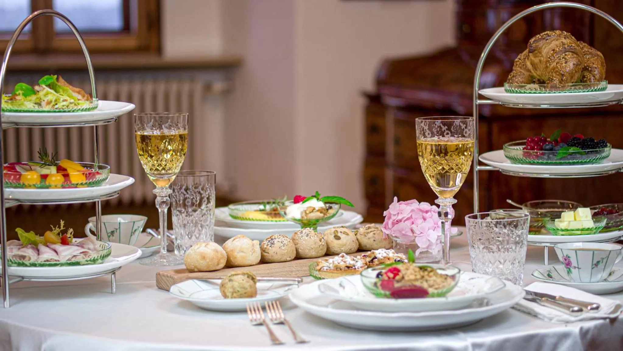 Breakfast in Grad Strmol