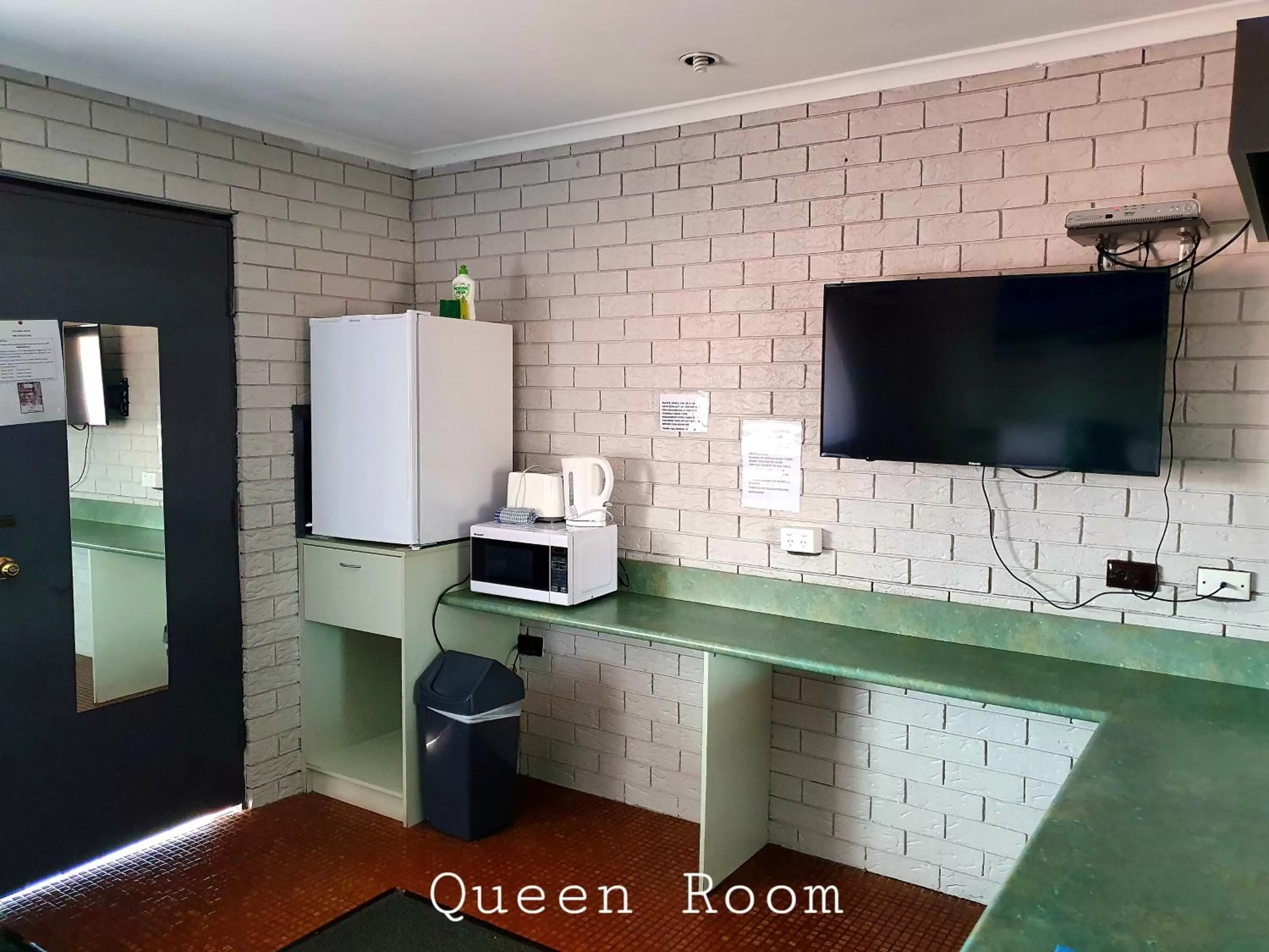 Bedroom in City Lights Motel