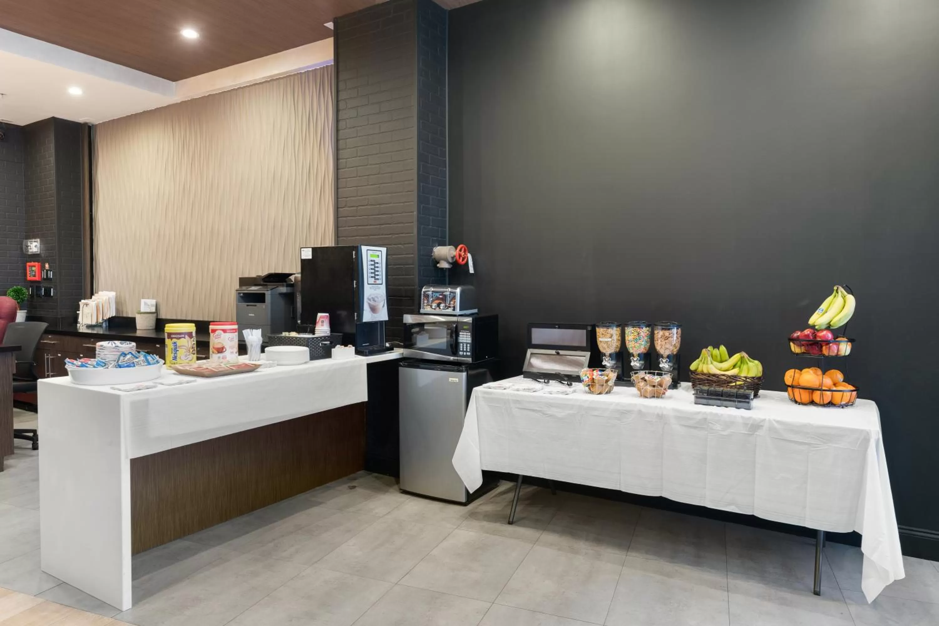 Coffee/tea facilities in Red Lion Inn & Suites Philadelphia