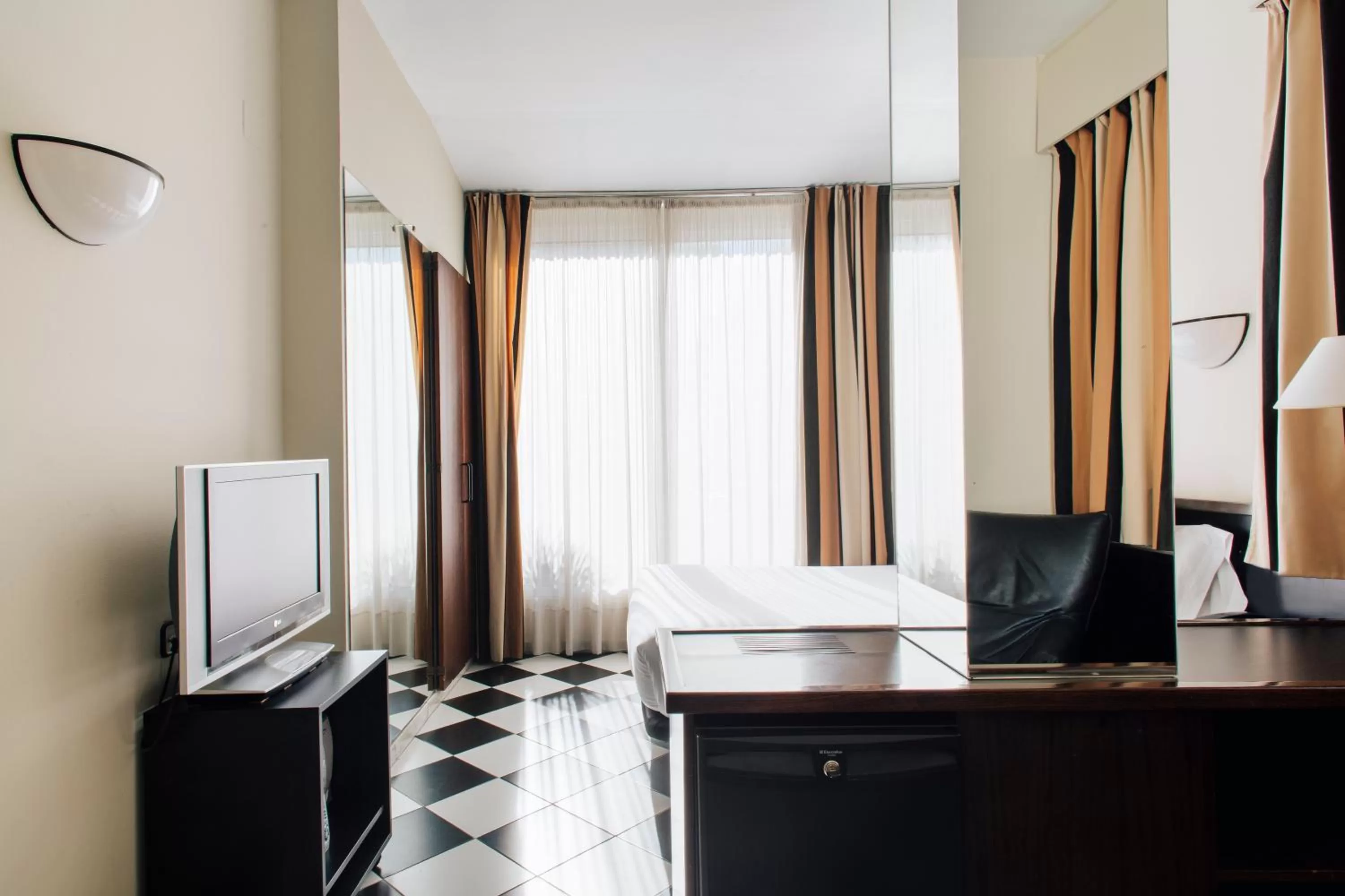 Photo of the whole room in Hotel Gran Derby Suites, a Small Luxury Hotel of the World