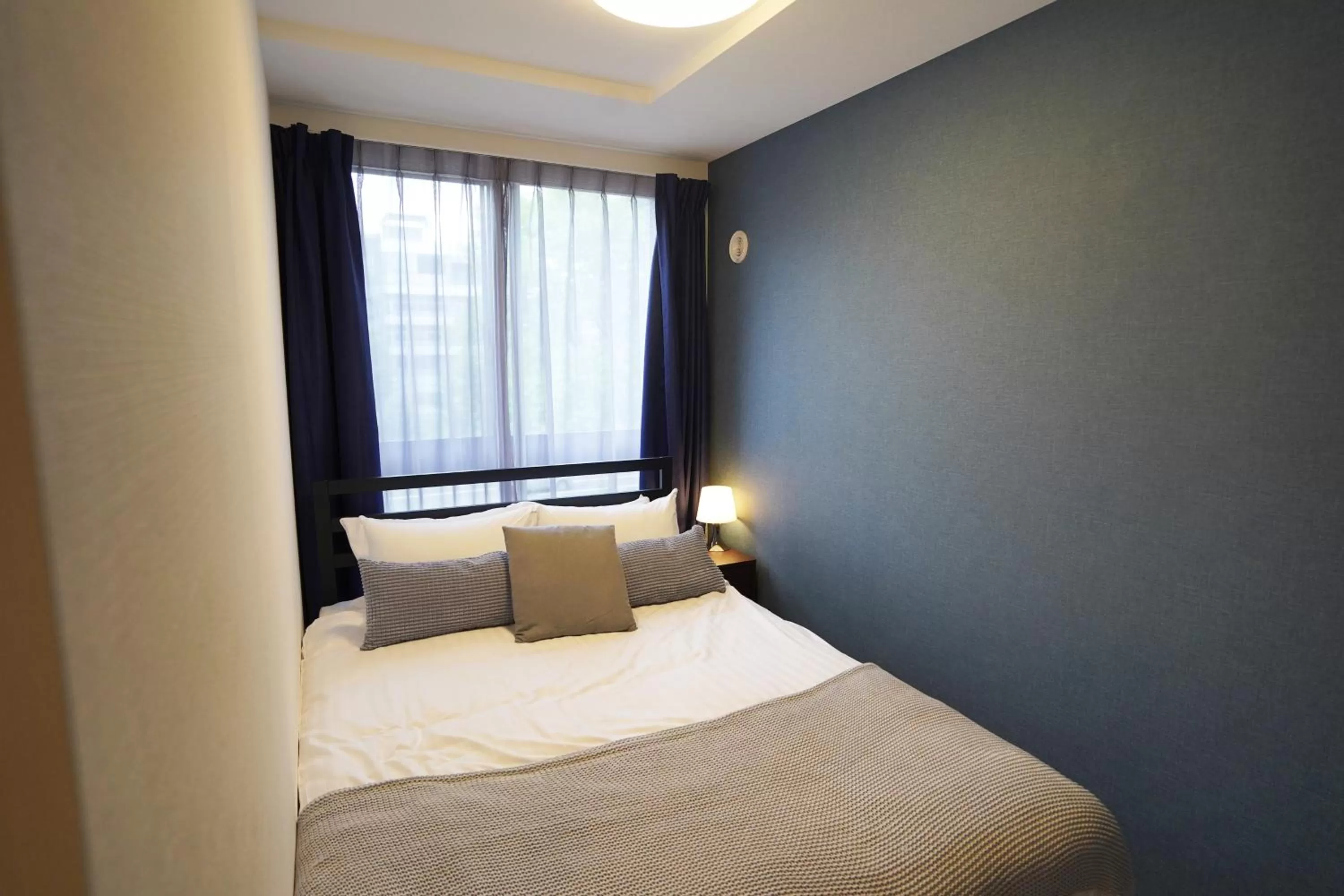 Bed in Glass Shiseikan