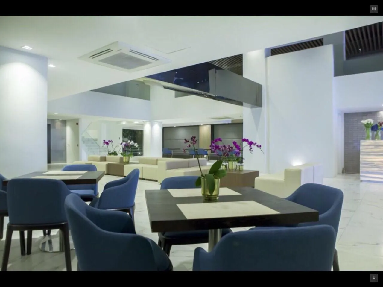 Lobby or reception in Ramada Encore by Wyndham Makati